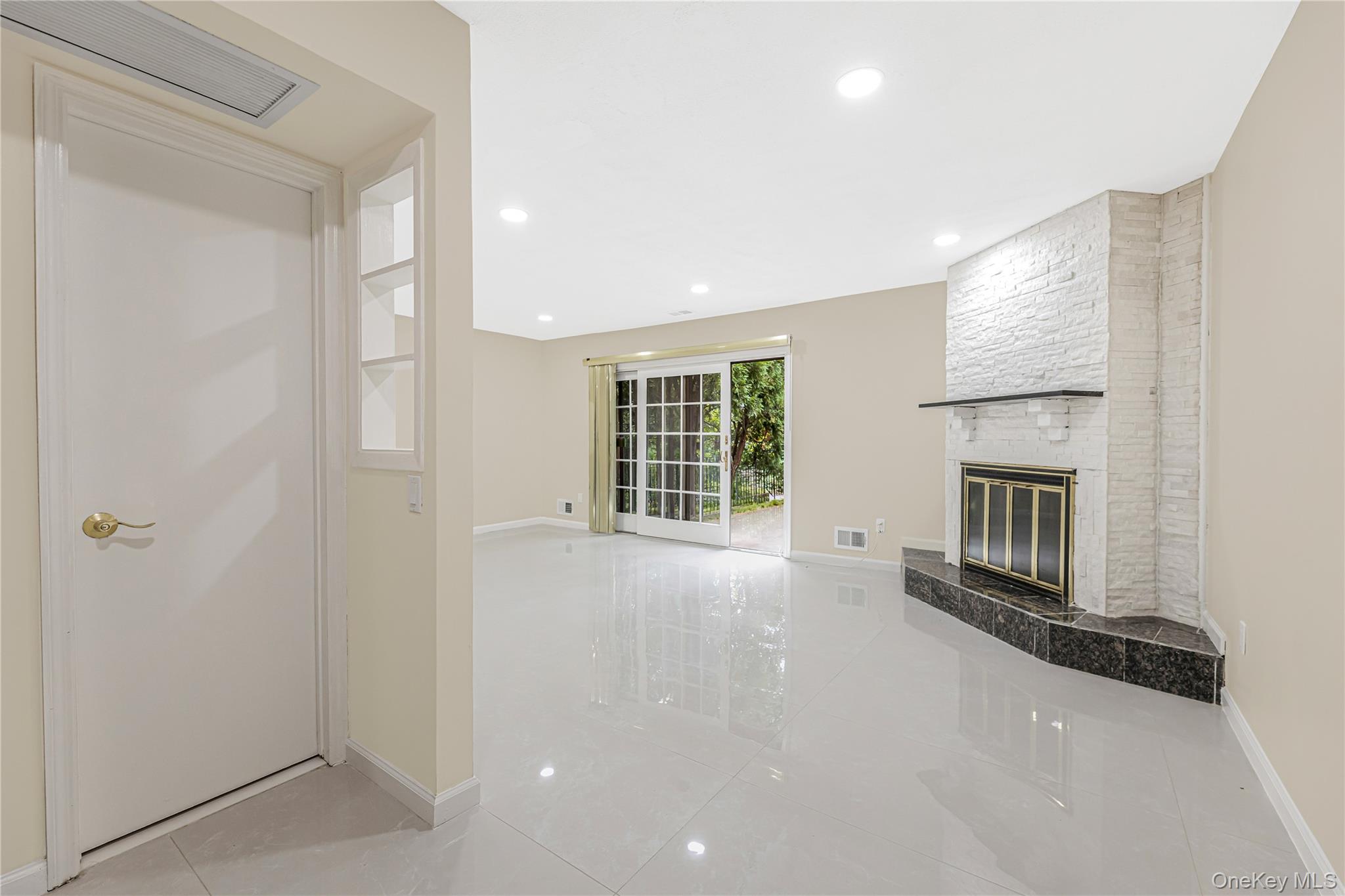11 Jackson Avenue, Unit 27 photo 14