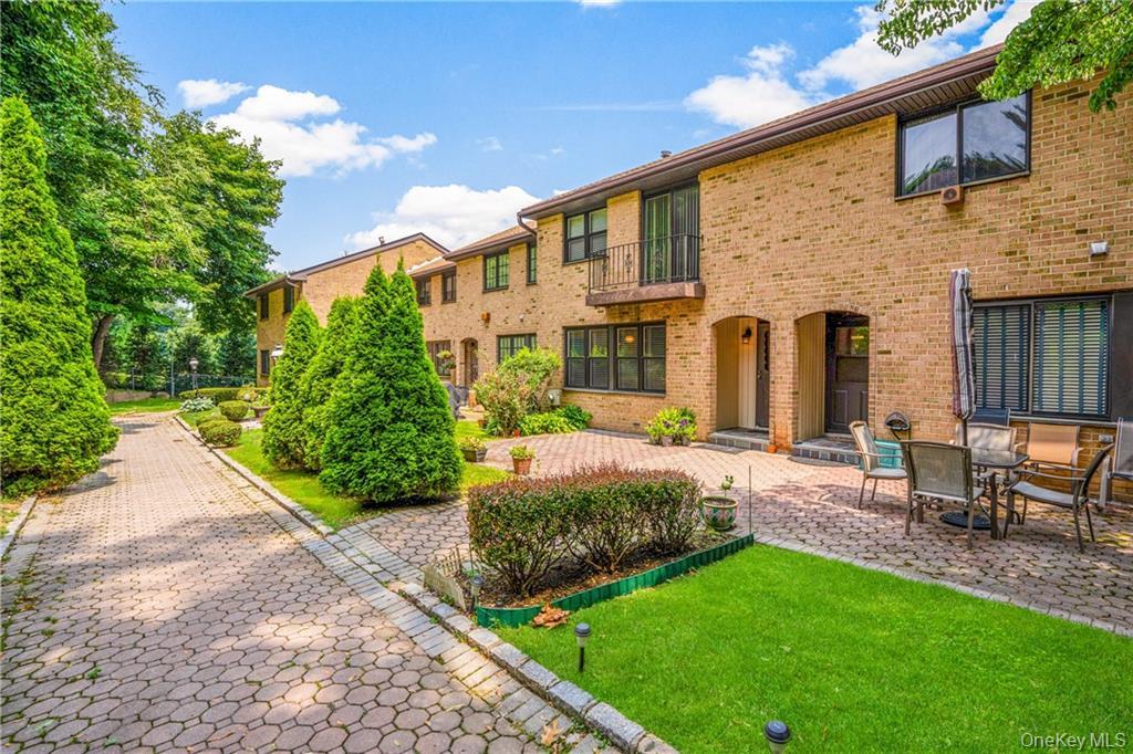 11 Jackson Avenue, Unit 27