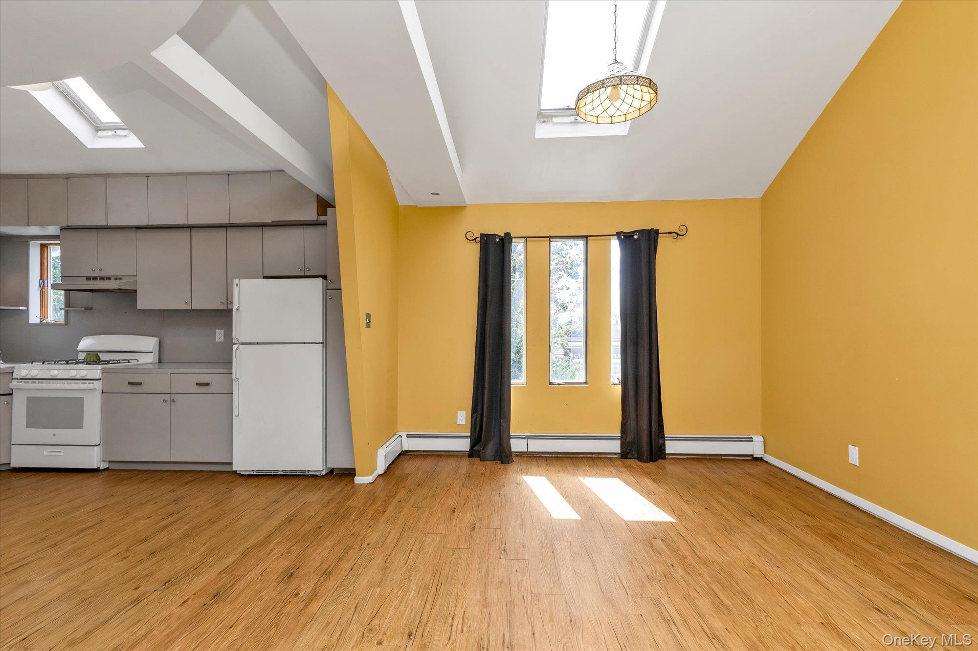 585 Seaman Avenue – For Sale photo 15