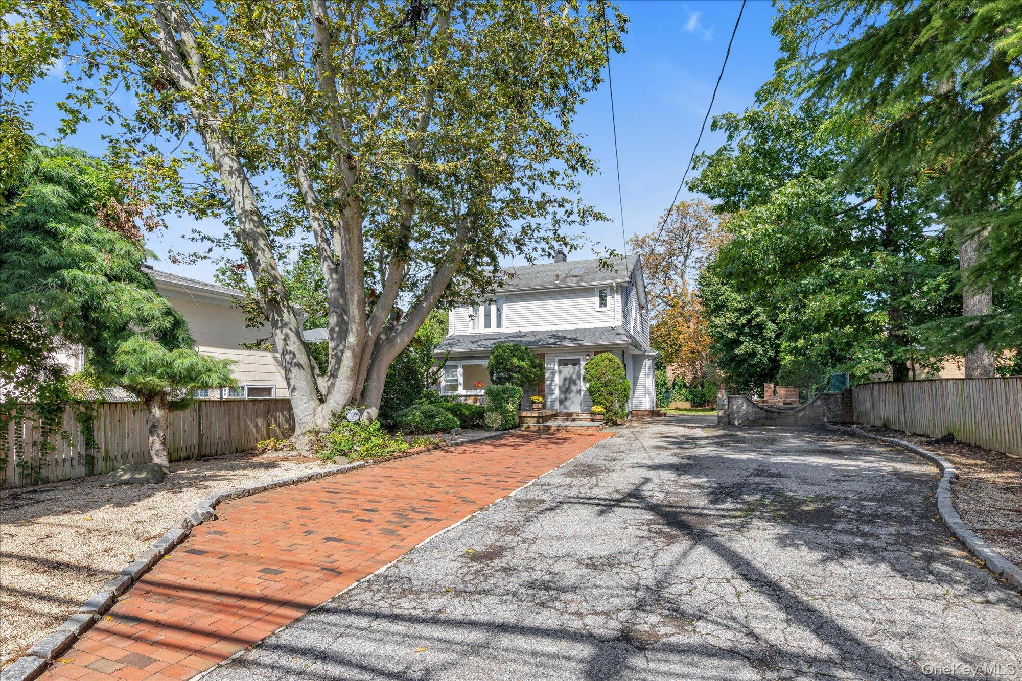 585 Seaman Avenue – For Sale photo 27