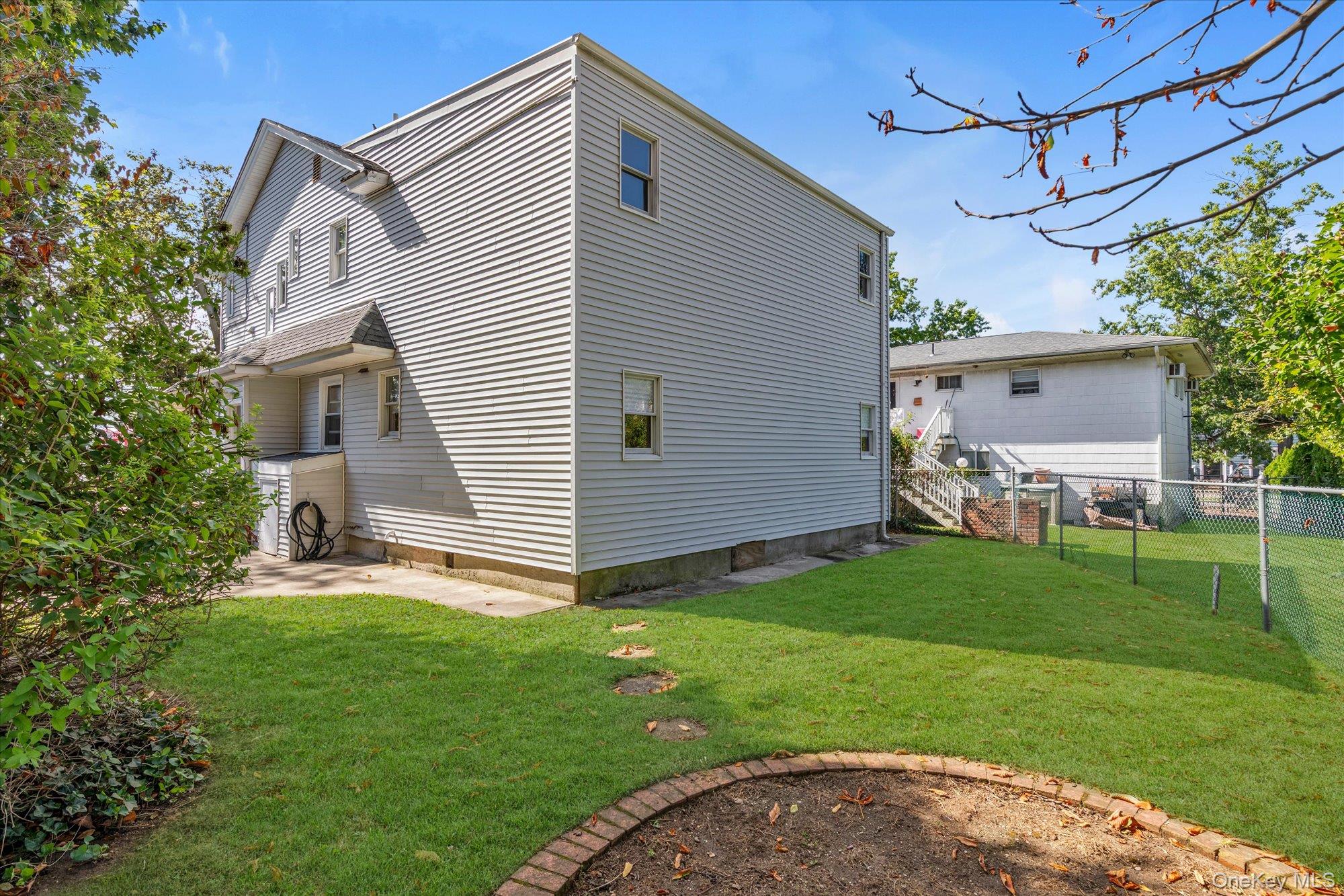 585 Seaman Avenue – For Sale photo 26