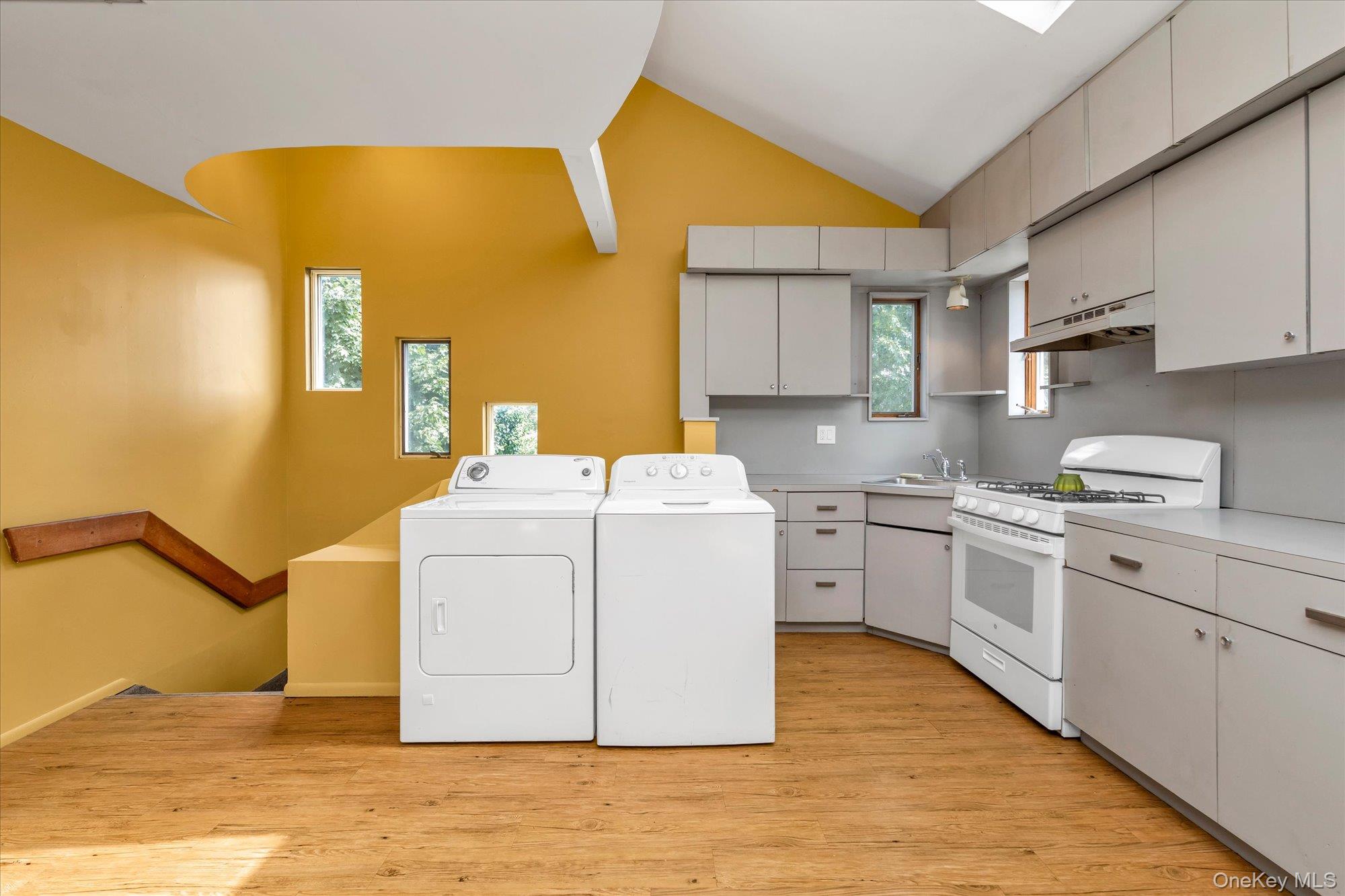 585 Seaman Avenue – For Sale photo 16