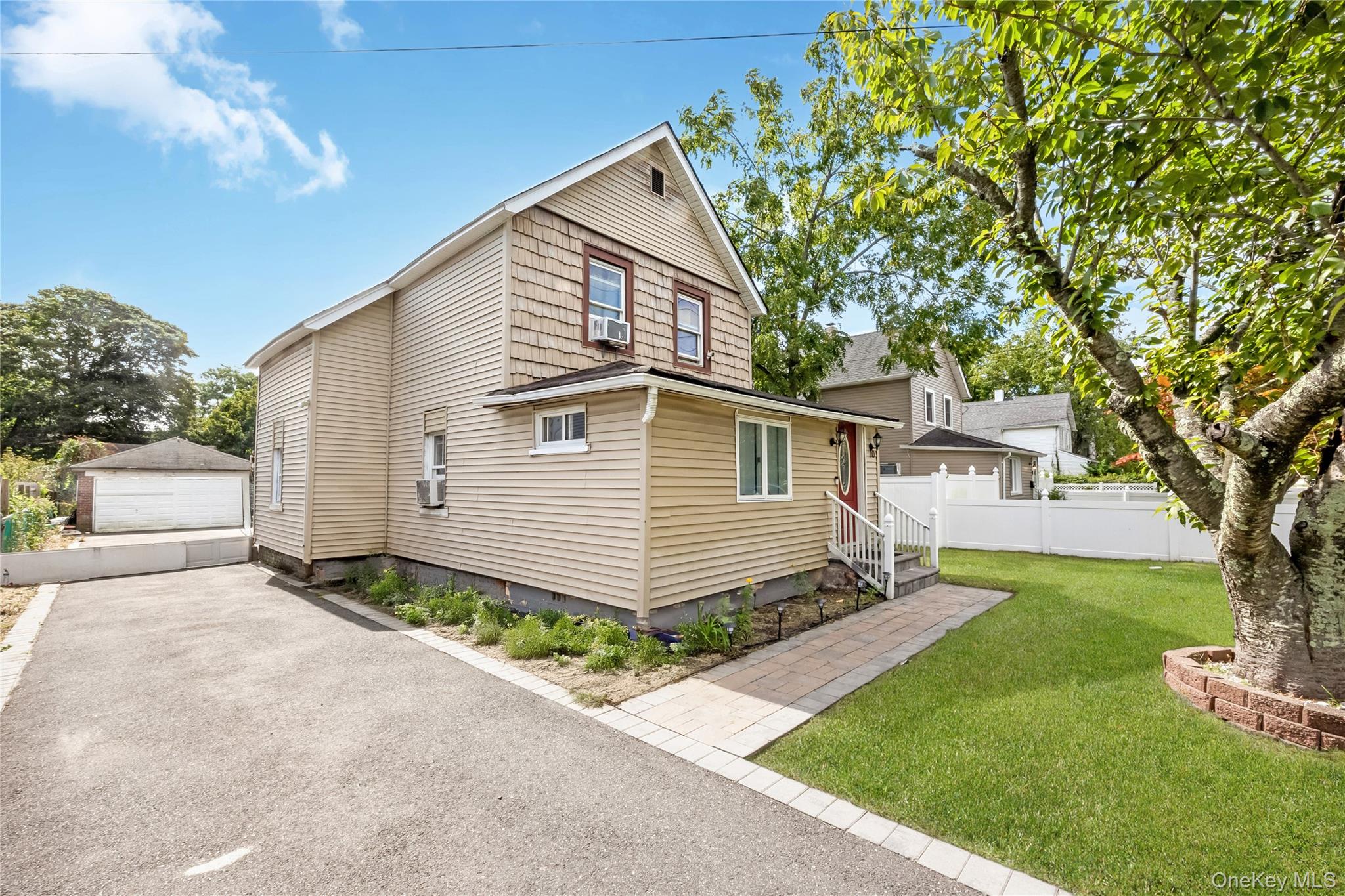 10 Brightside Avenue – For Sale photo 2