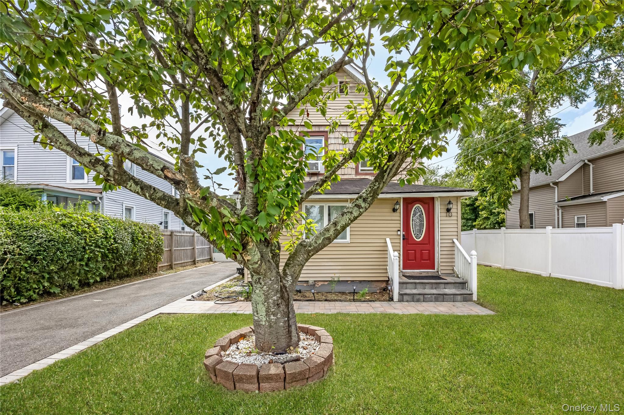 10 Brightside Avenue – For Sale photo 3