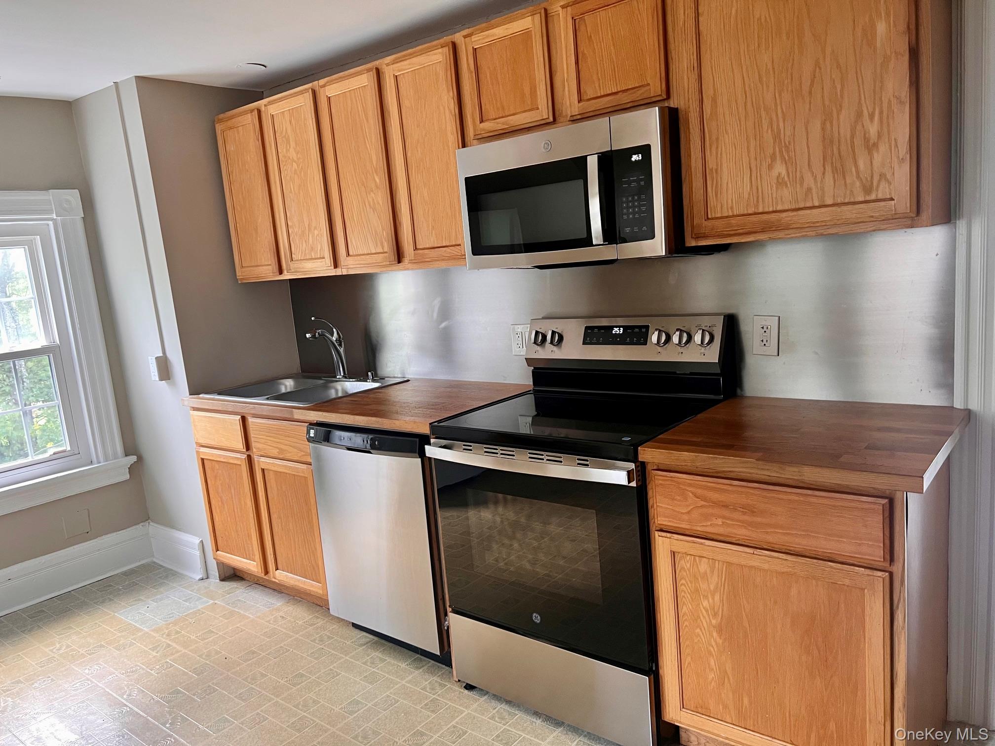 3212 Franklin Avenue, Unit 3RD photo 2