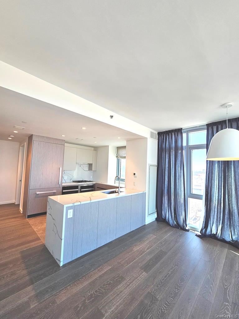 133-36 37th Avenue, Unit 11F photo 2