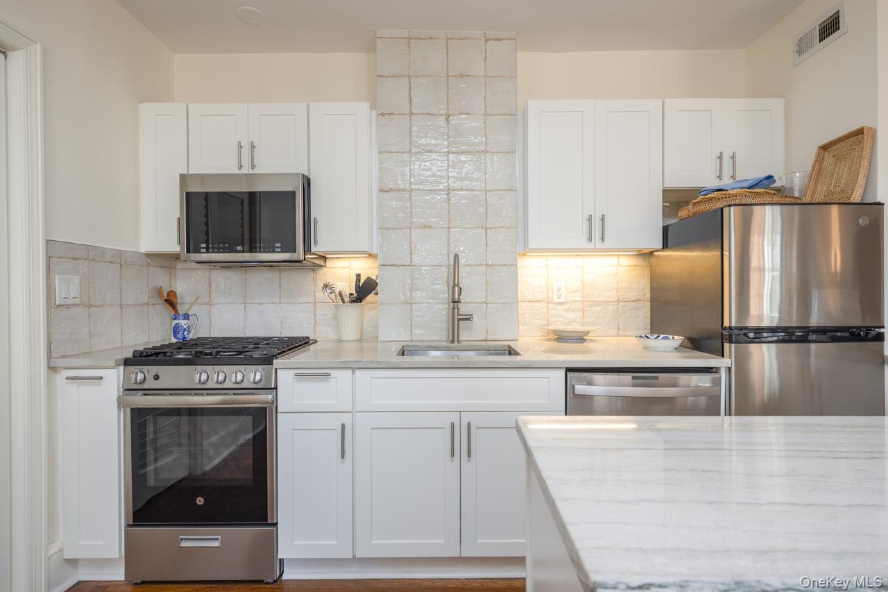 270 Bronxville Road, Unit A51 photo 12