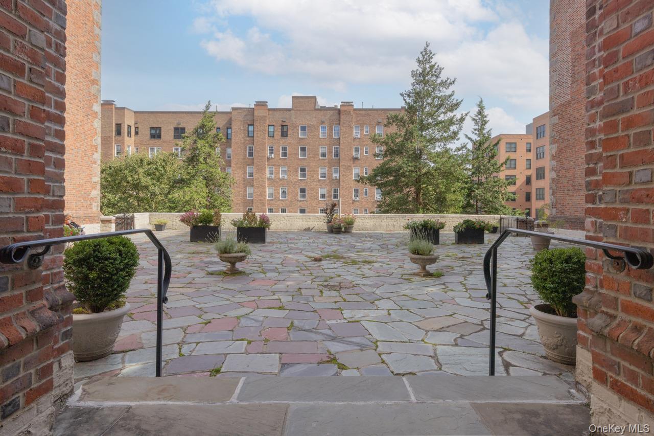 270 Bronxville Road, Unit A51 photo 21