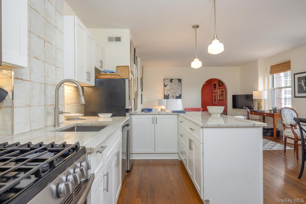 270 Bronxville Road, Unit A51 photo 13