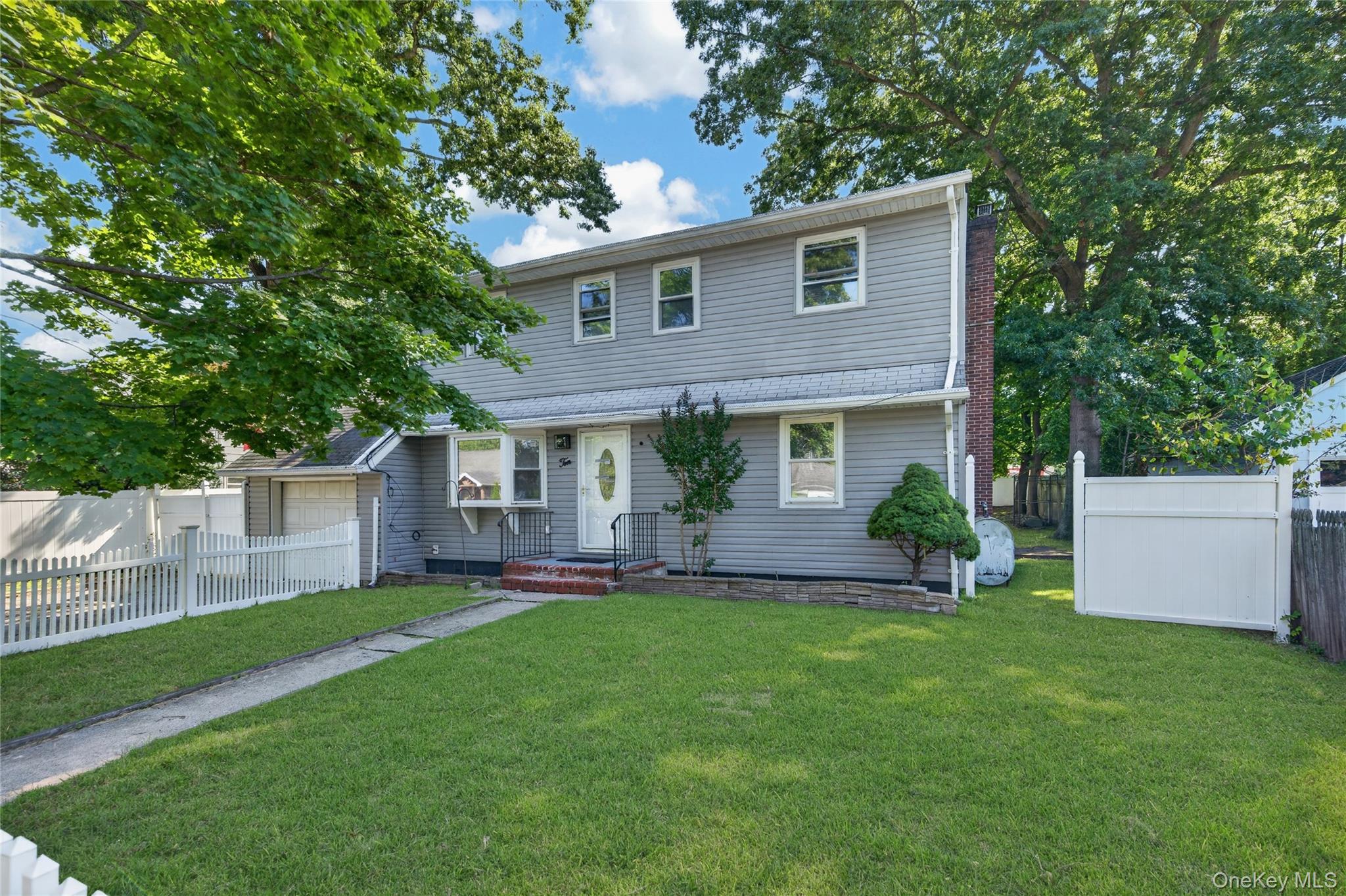 10 Field Place – For Sale