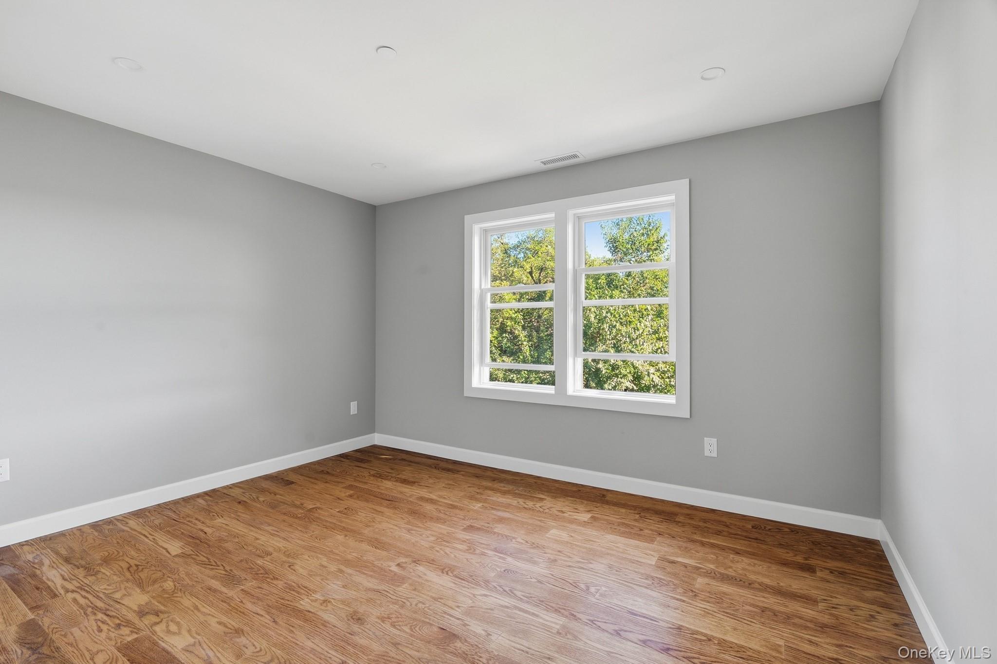72 Beekman Avenue, Unit 2nd Floor photo 15