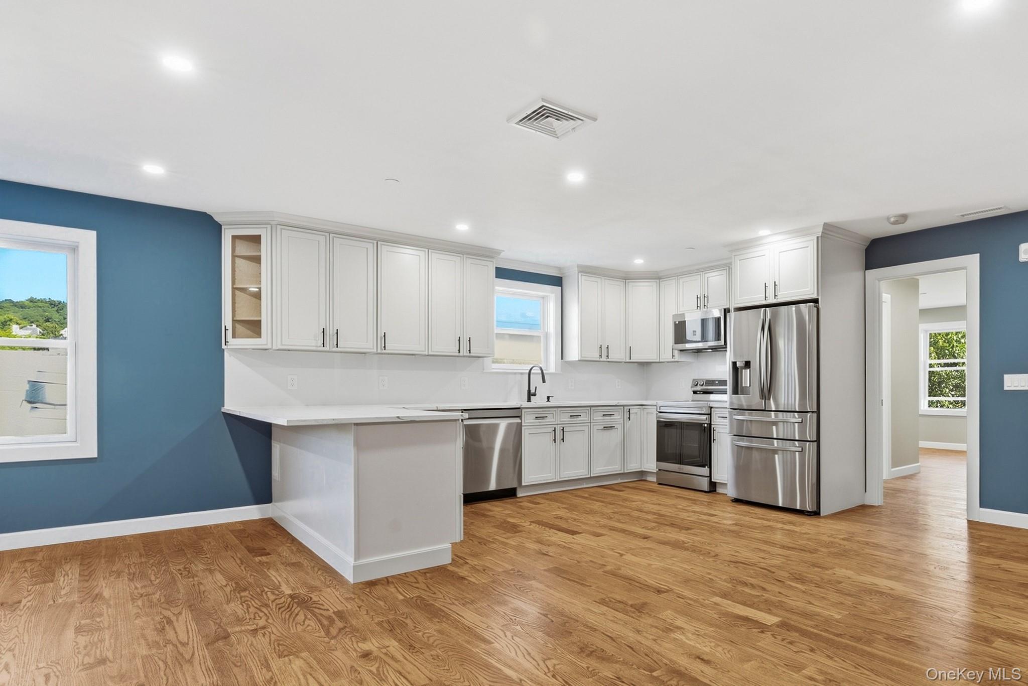 72 Beekman Avenue, Unit 2nd Floor photo 17