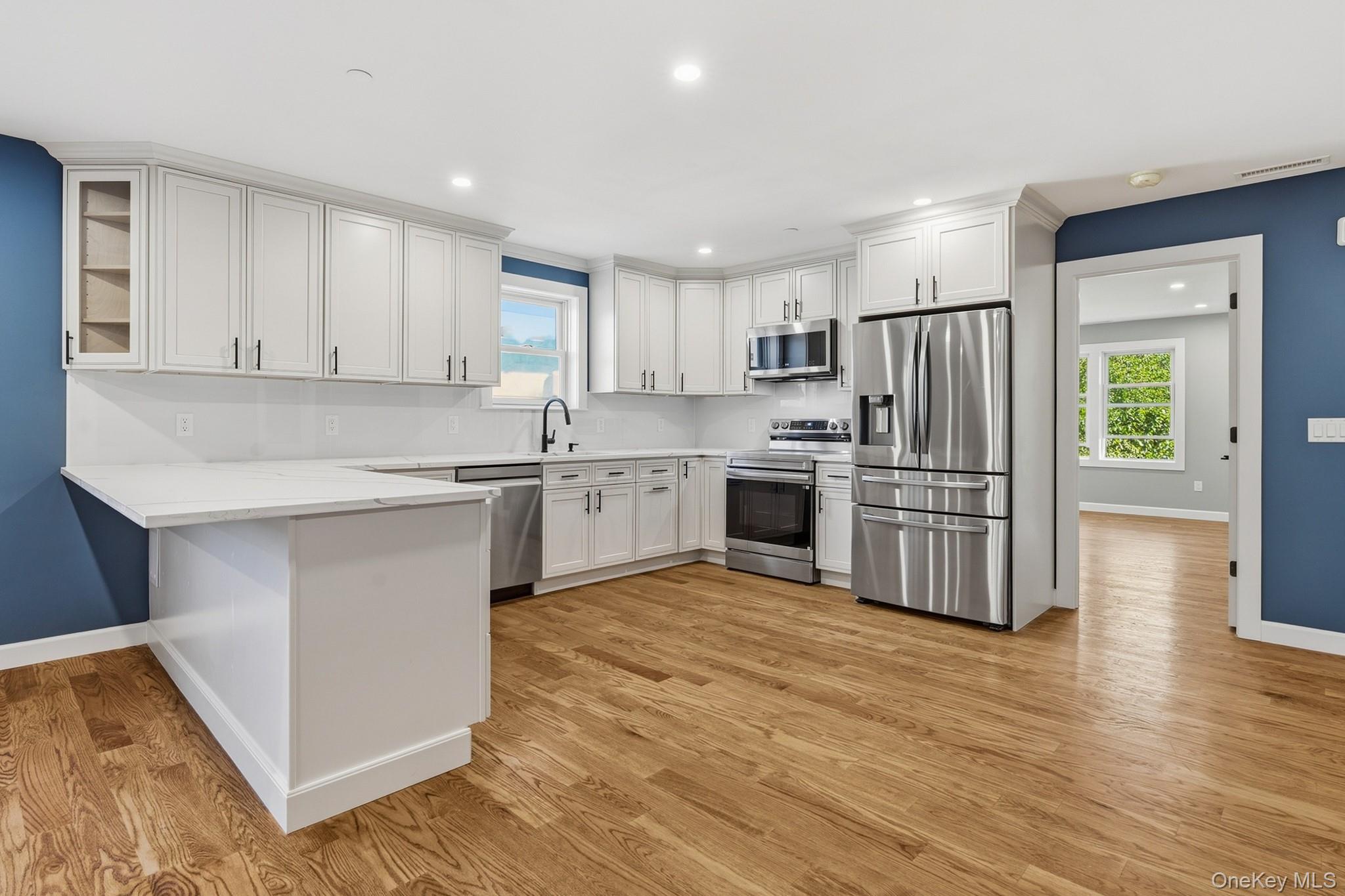 72 Beekman Avenue, Unit 2nd Floor photo 3