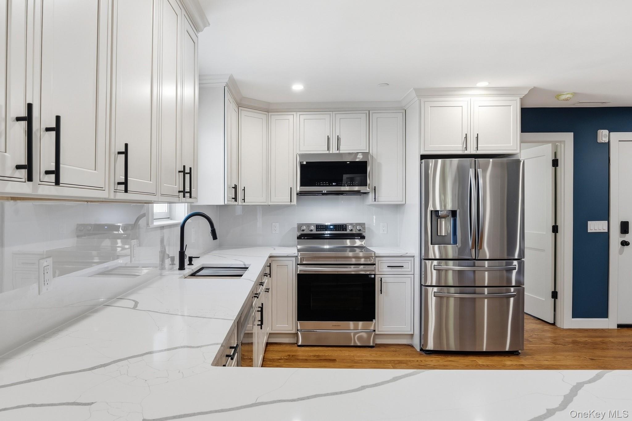 72 Beekman Avenue, Unit 2nd Floor