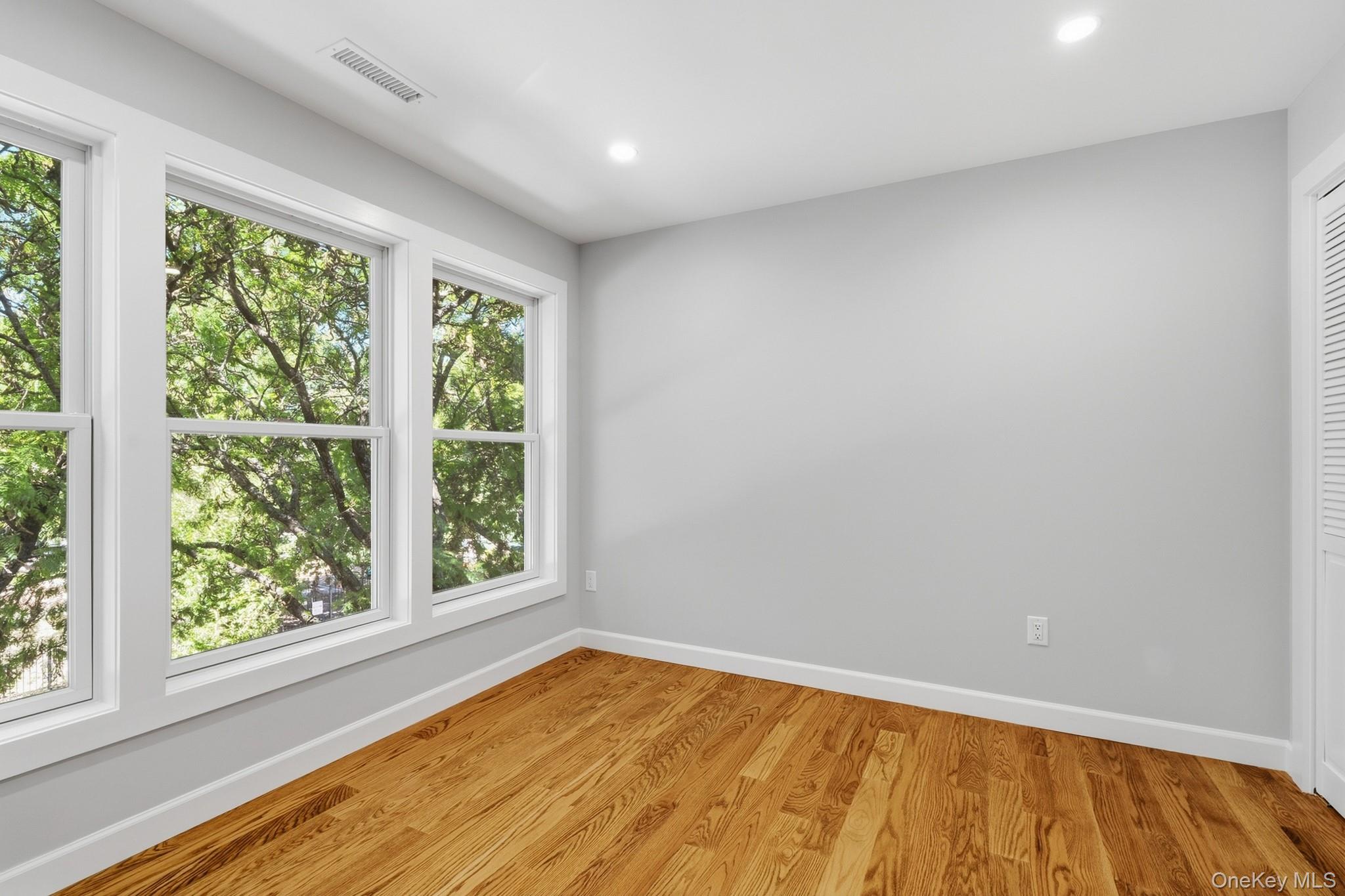 72 Beekman Avenue, Unit 2nd Floor photo 23