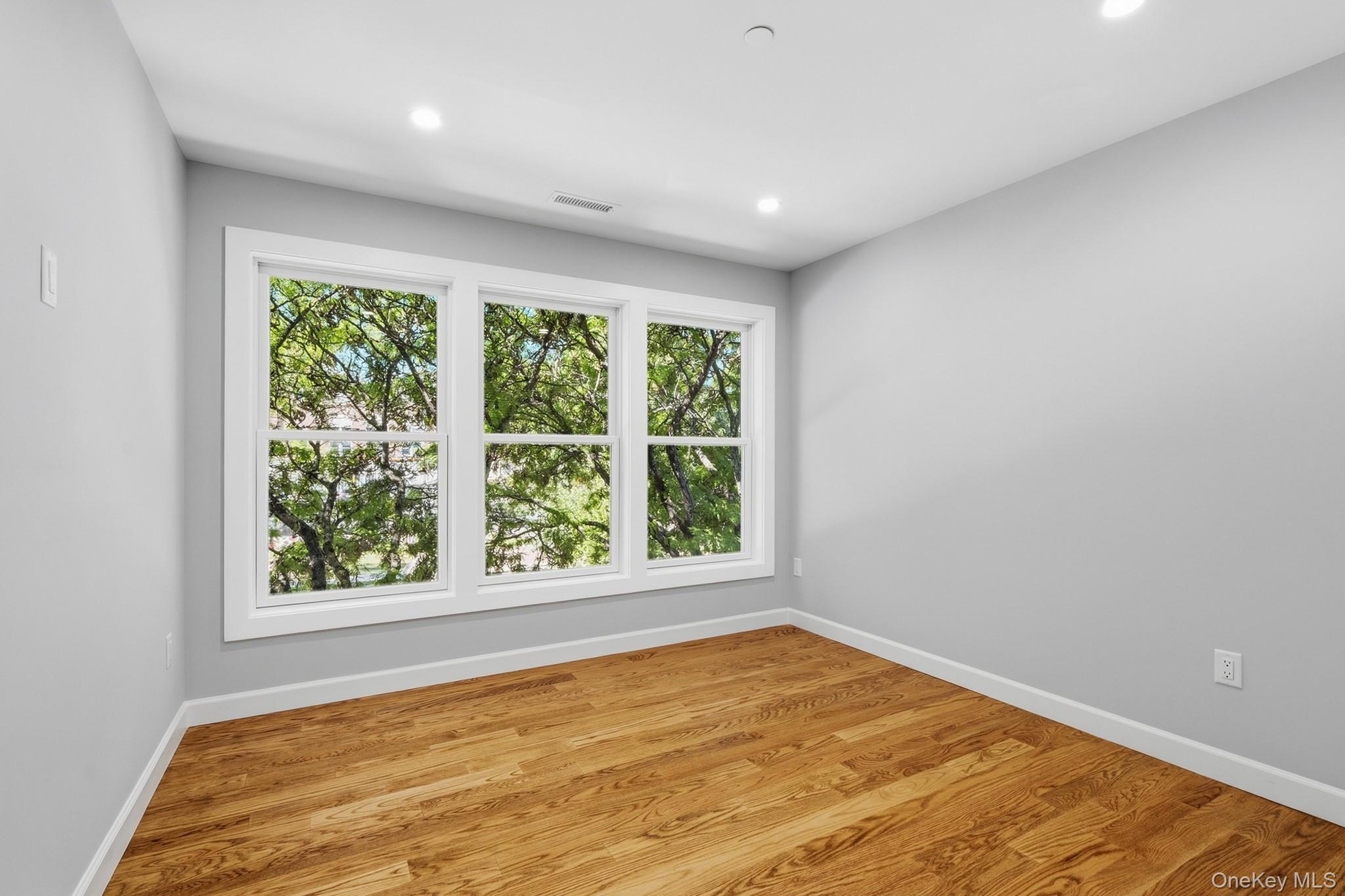 72 Beekman Avenue, Unit 2nd Floor photo 21