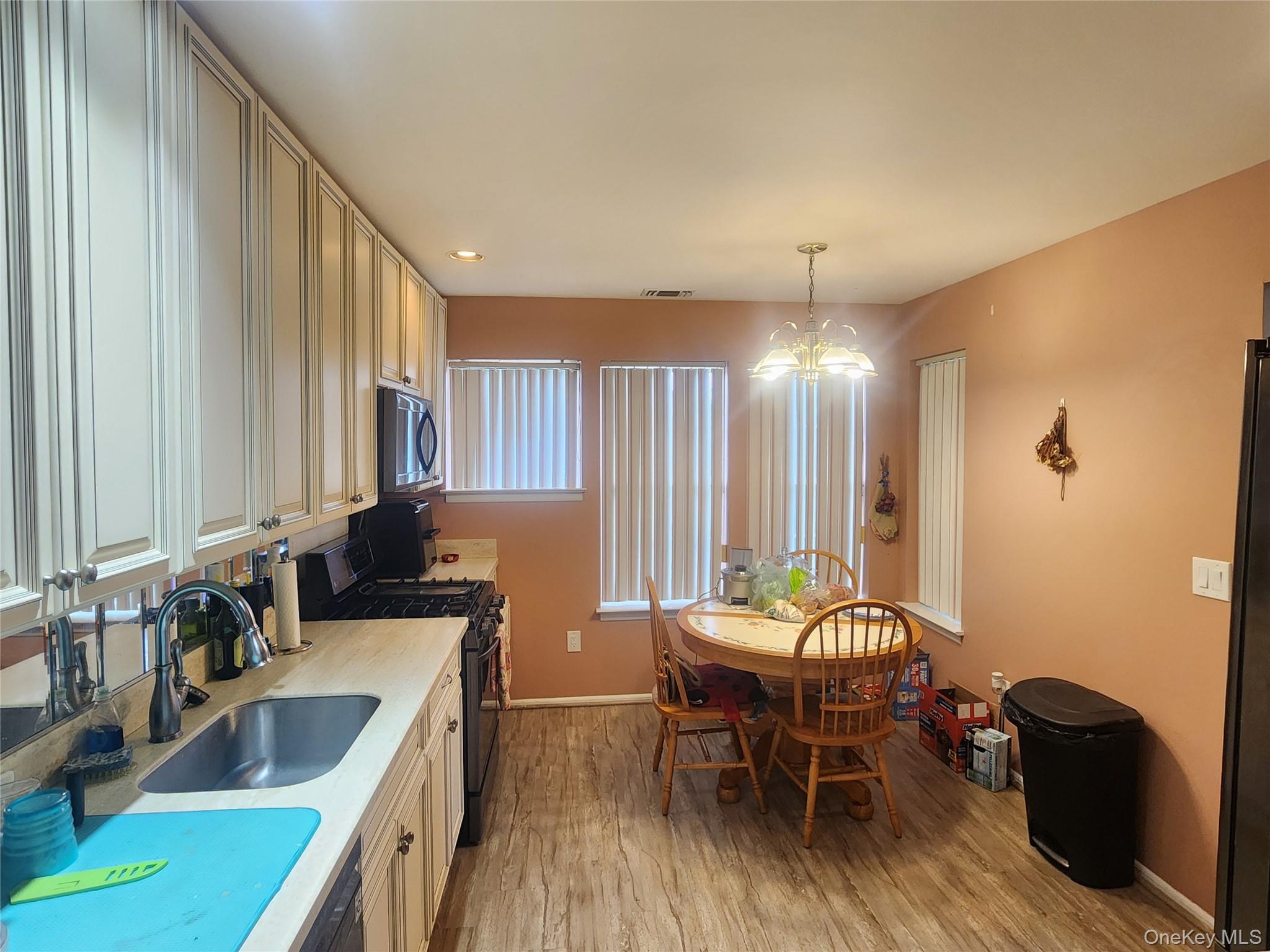 4 Sprucewood Boulevard – For Sale photo 14