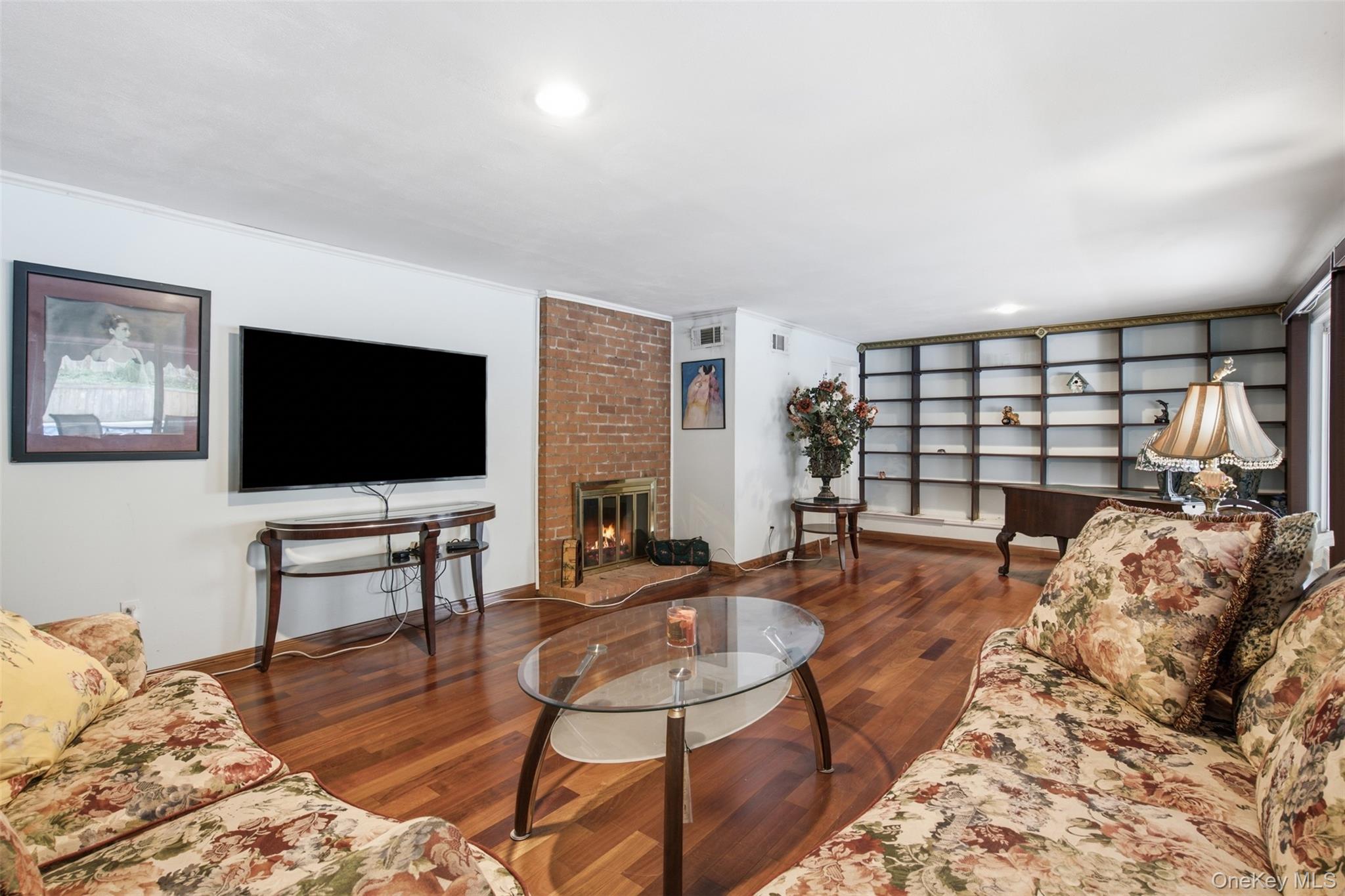 20 Old Town Lane – For Sale photo 17