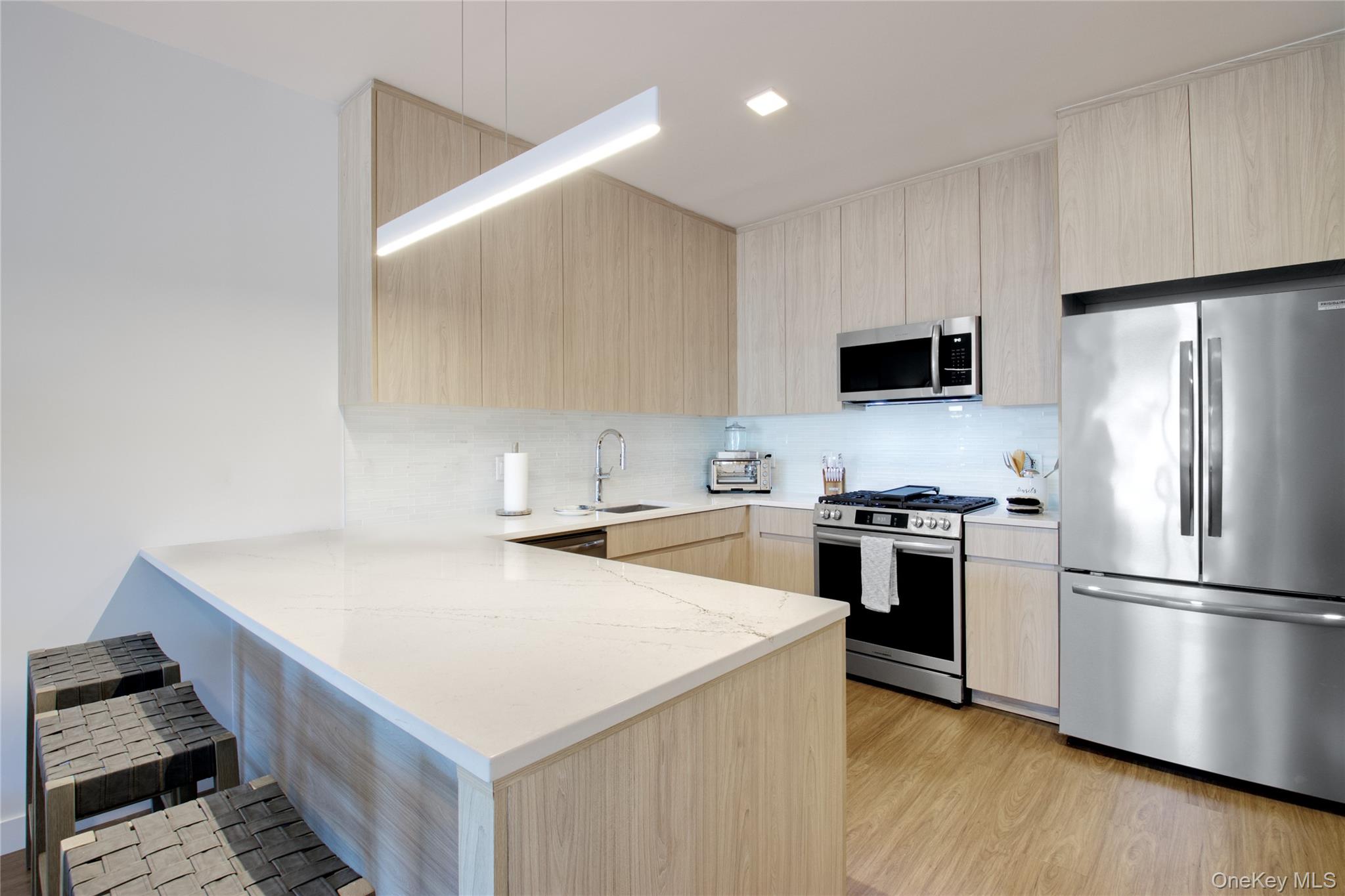 333 Warner Avenue, Unit 106 photo 3