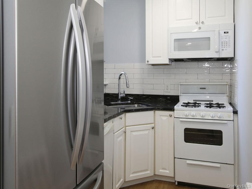 100 Theodore Fremd Avenue, Unit A1H photo 2
