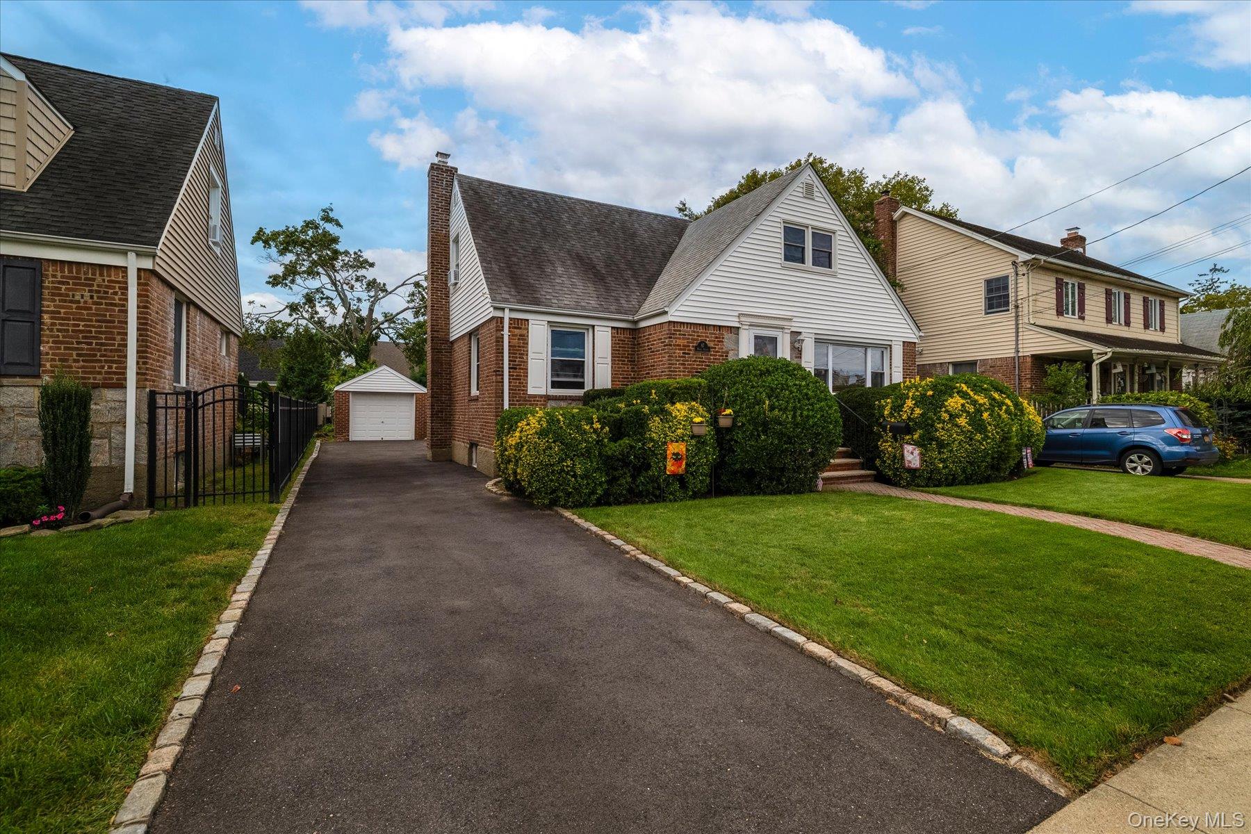 87 Woods Avenue – For Sale photo 3
