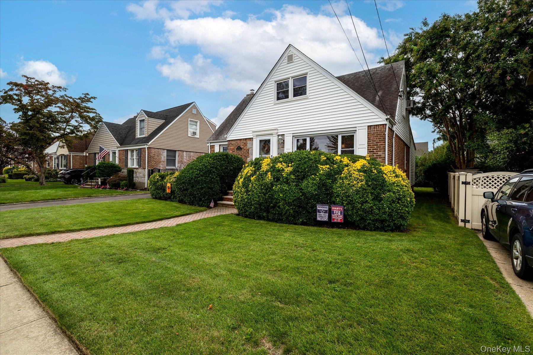 87 Woods Avenue – For Sale photo 2