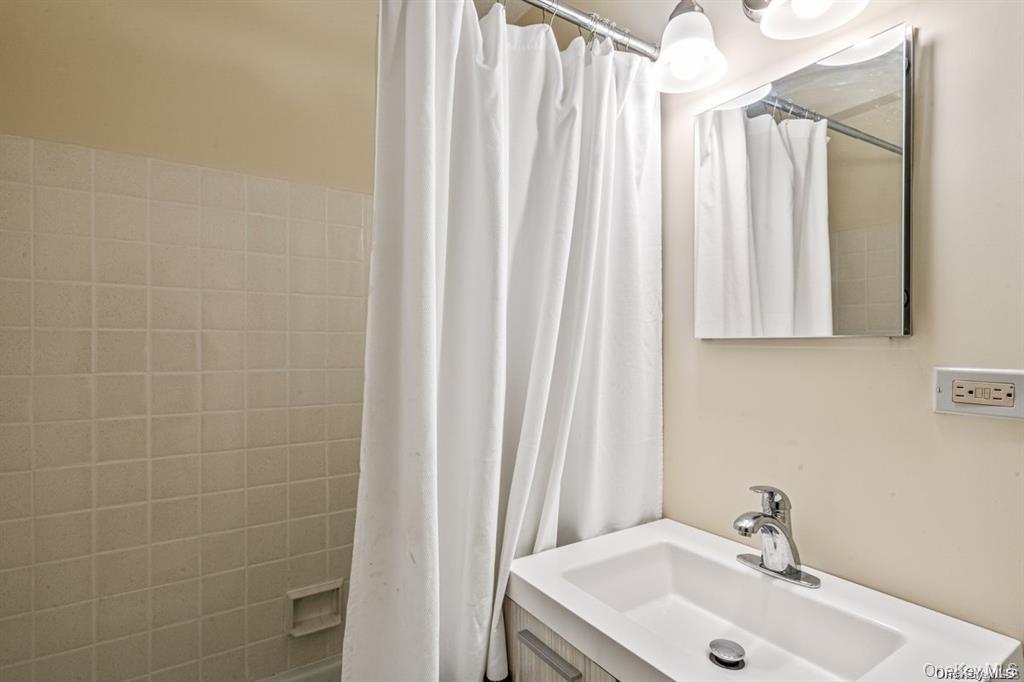 152-18 Union Turnpike, Unit 4 P photo 15