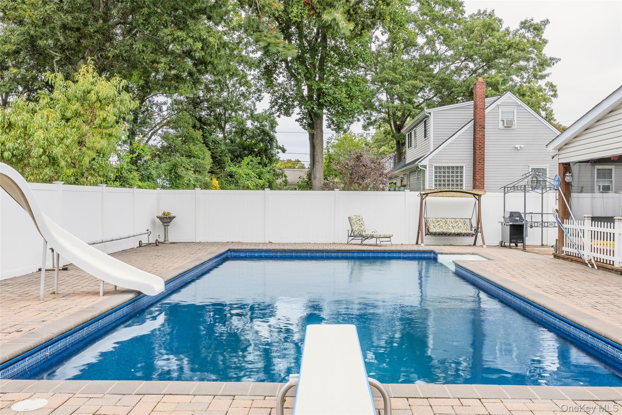 822 Coates Avenue – For Sale photo 39
