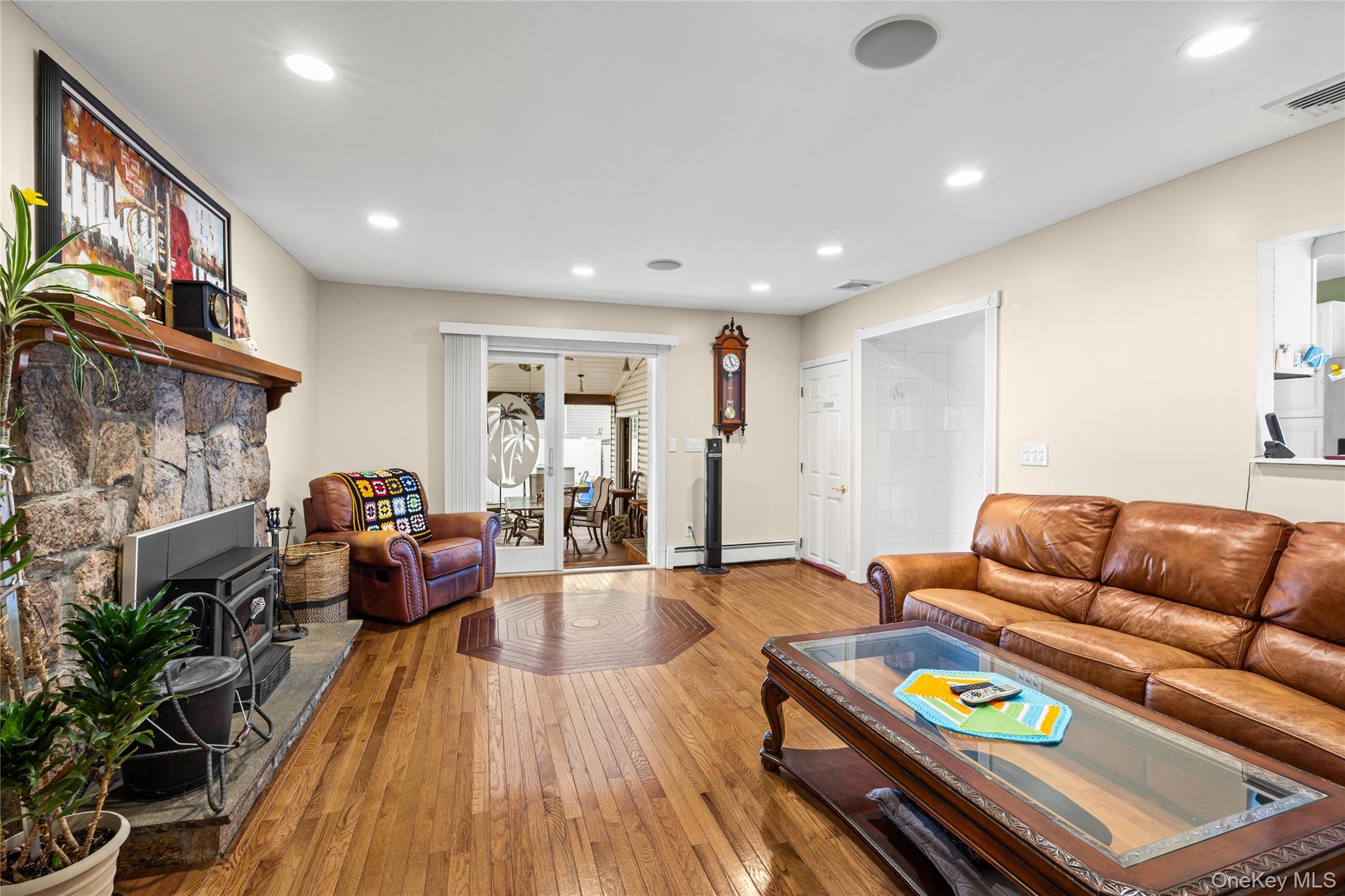 822 Coates Avenue – For Sale photo 18