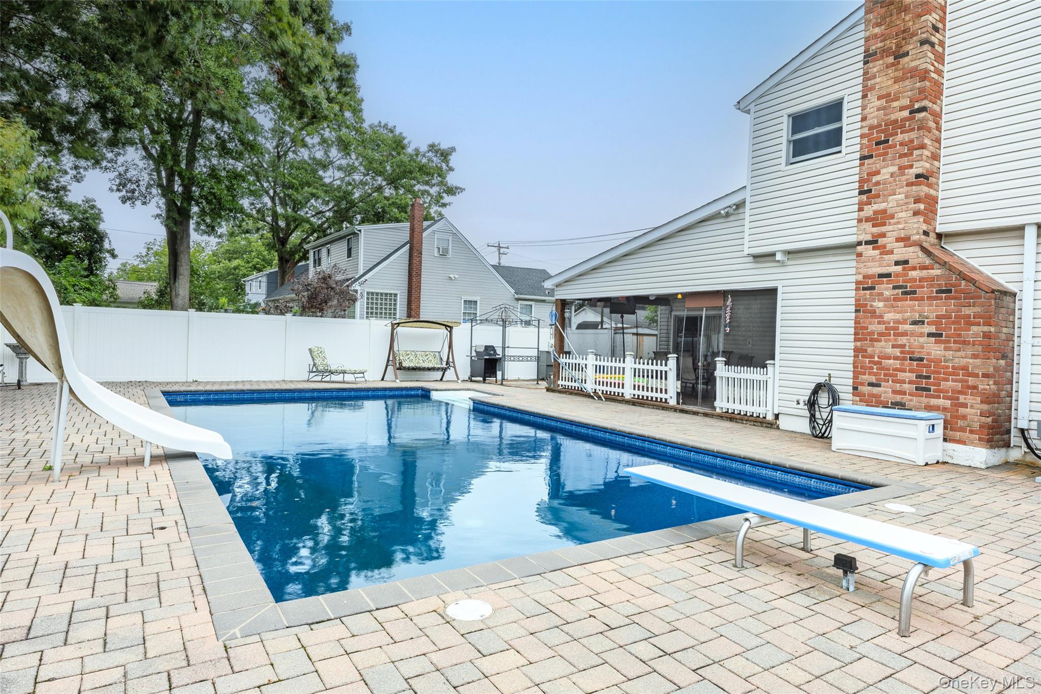 822 Coates Avenue – For Sale photo 38