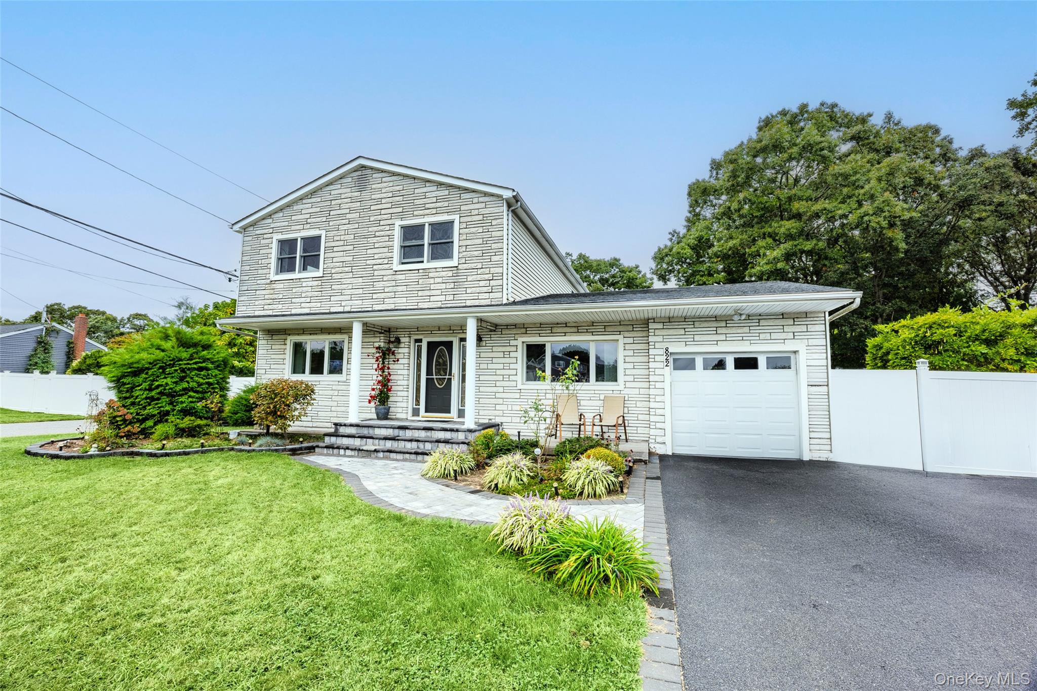 822 Coates Avenue – For Sale