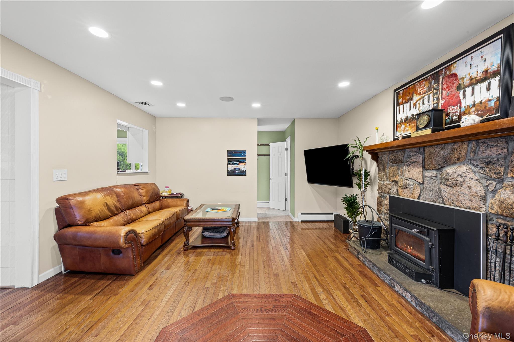 822 Coates Avenue – For Sale photo 20