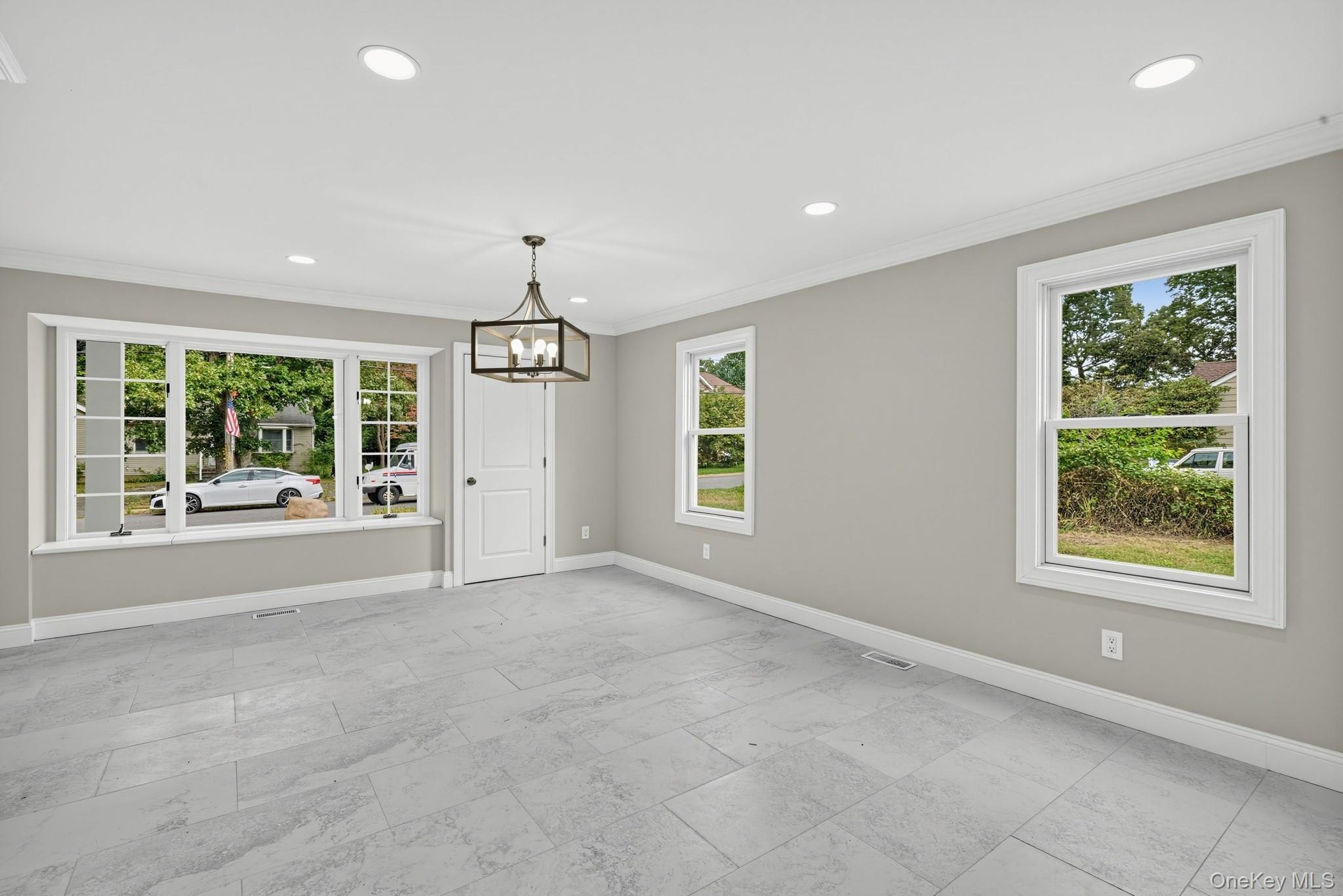 355 Forest Lane – For Sale photo 4