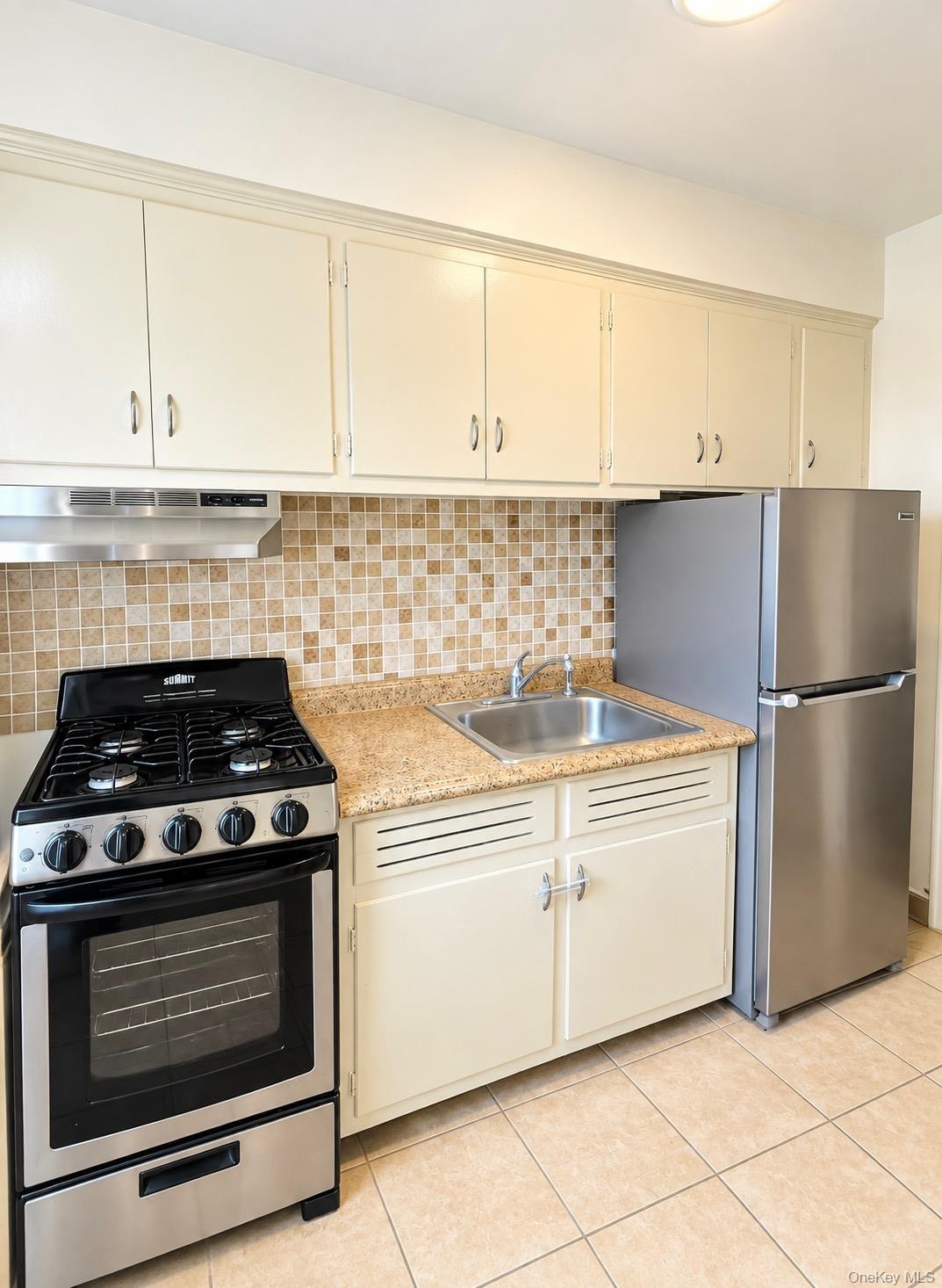 275 Maple Avenue, Unit E3 photo 4