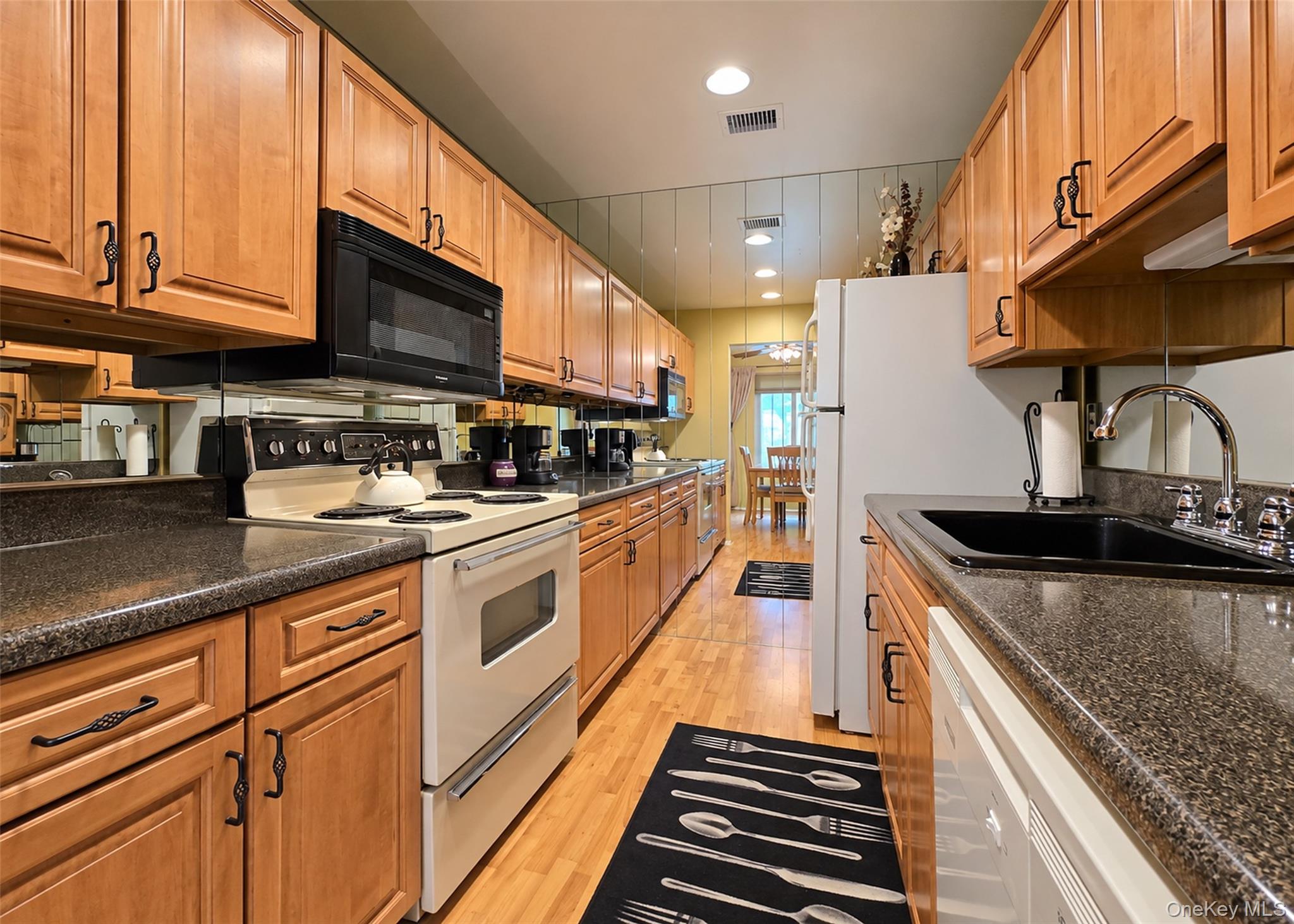 924 Skyline Drive – For Sale photo 3