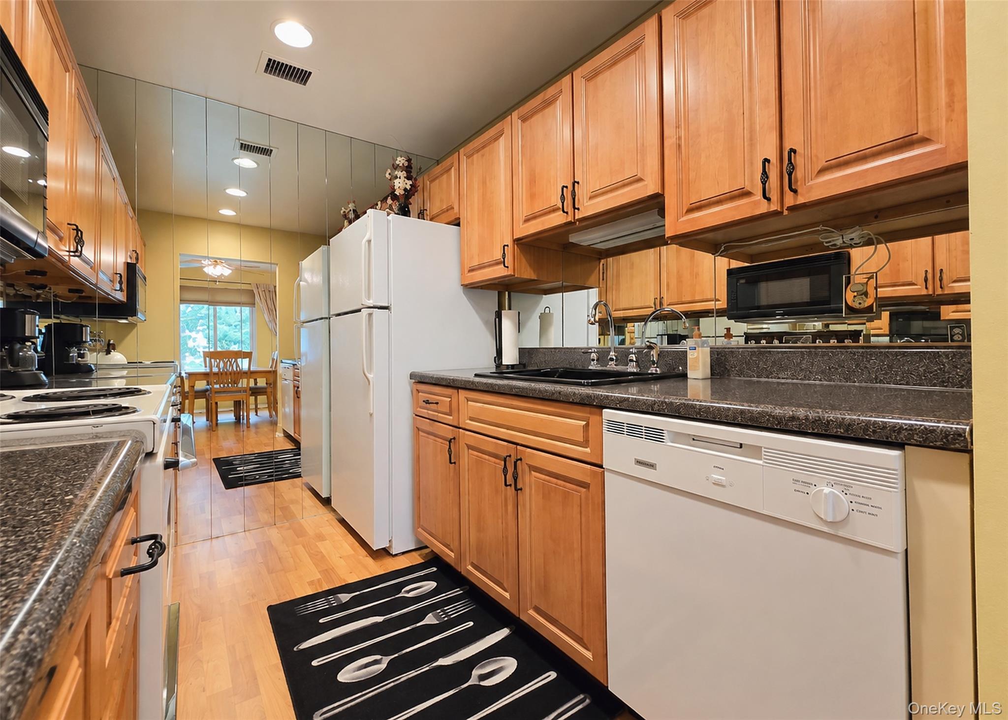 924 Skyline Drive – For Sale photo 4