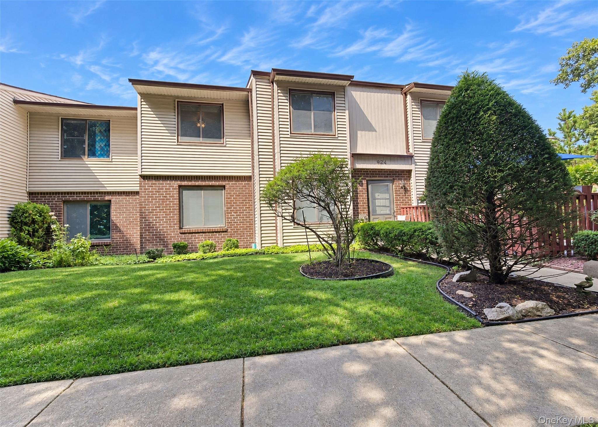 924 Skyline Drive – For Sale