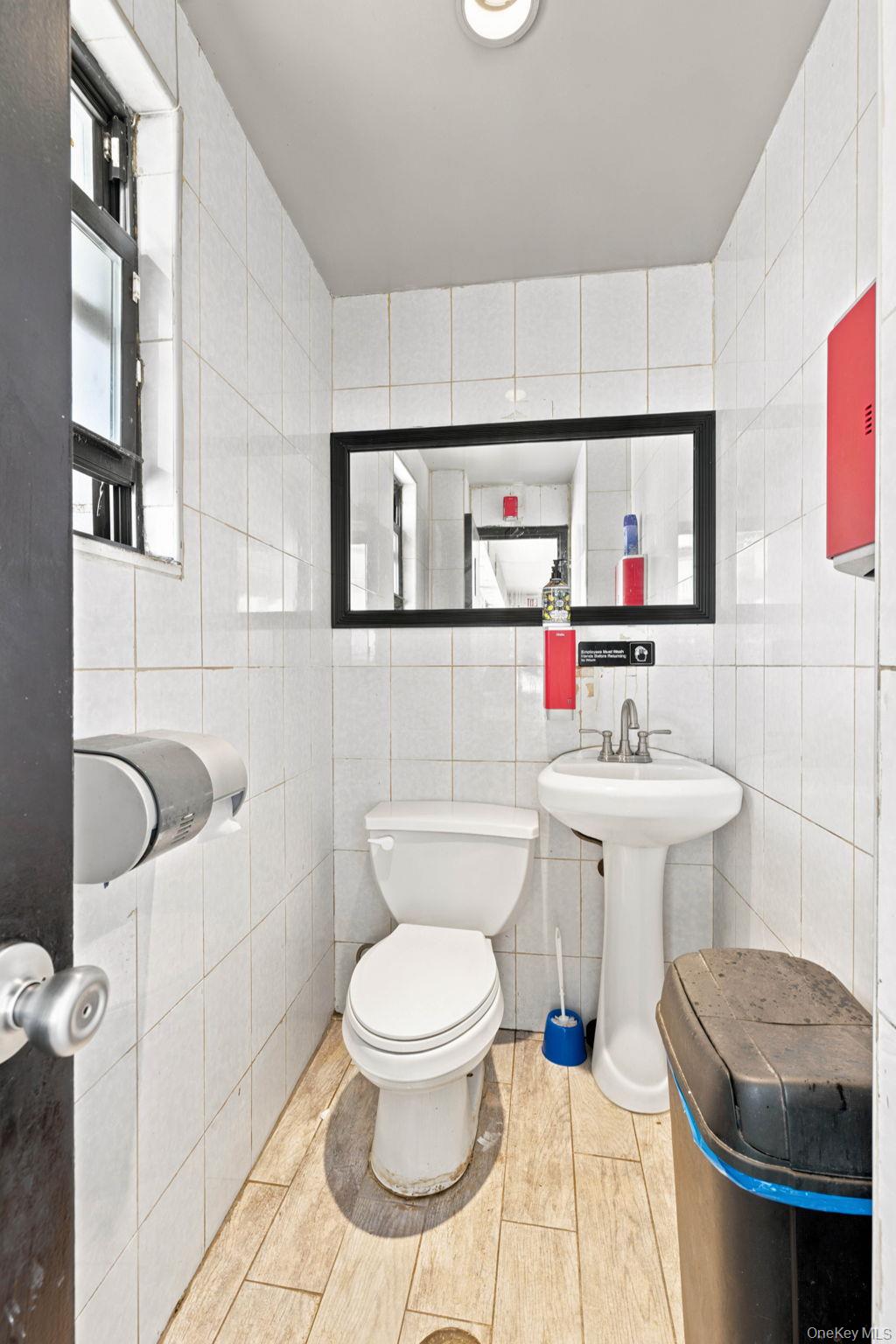 35-04 43 Avenue – For Rent photo 12
