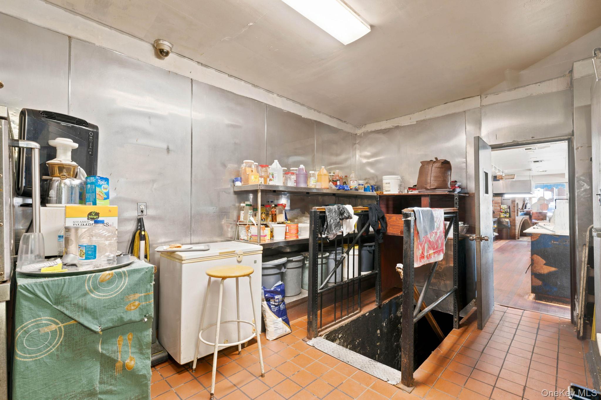 35-04 43 Avenue – For Rent photo 11