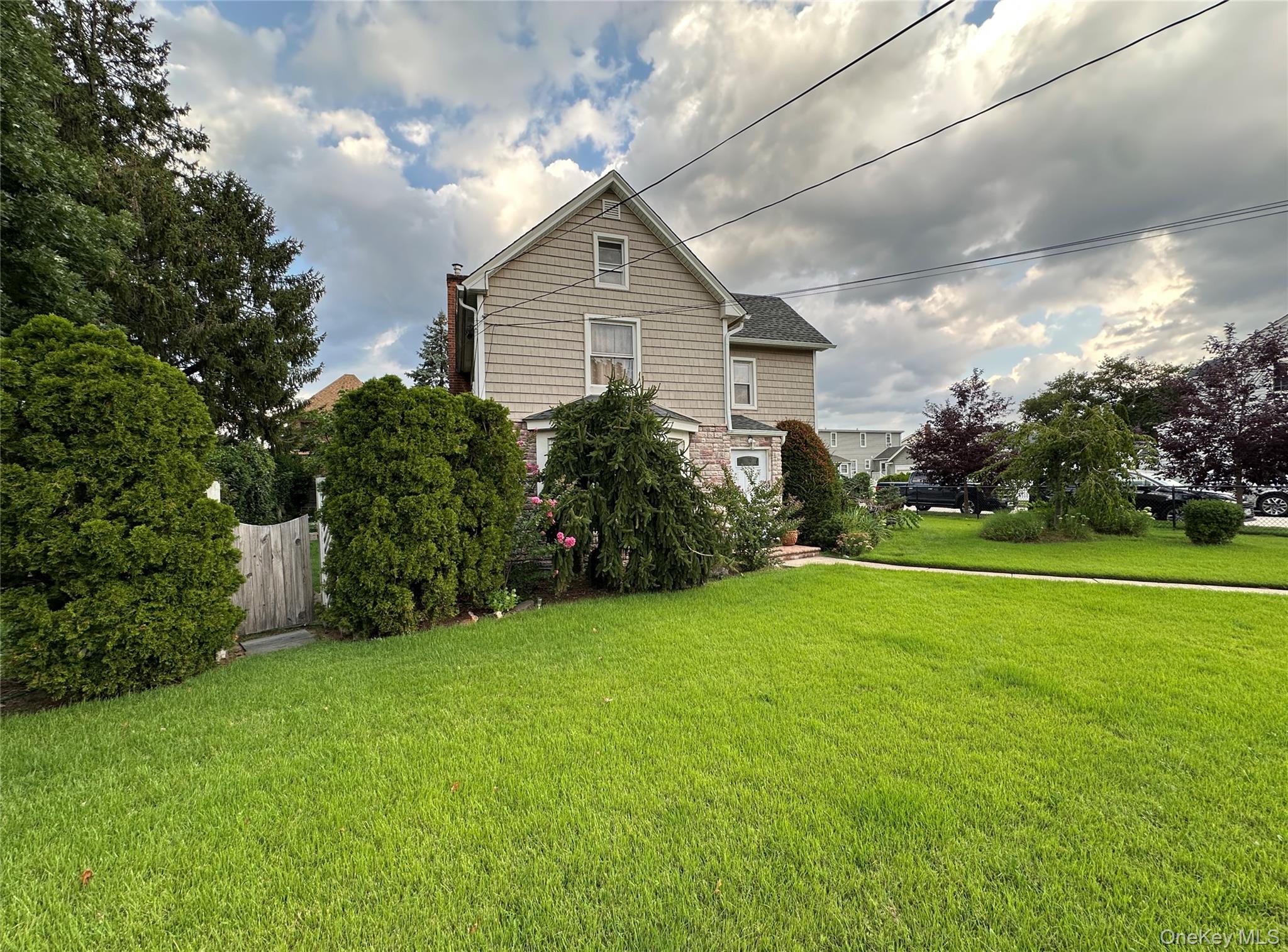 73 Davison Avenue, Unit 1 photo 2