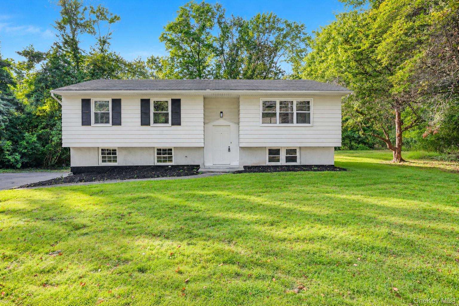 15 Vandewater Drive – For Sale photo 2