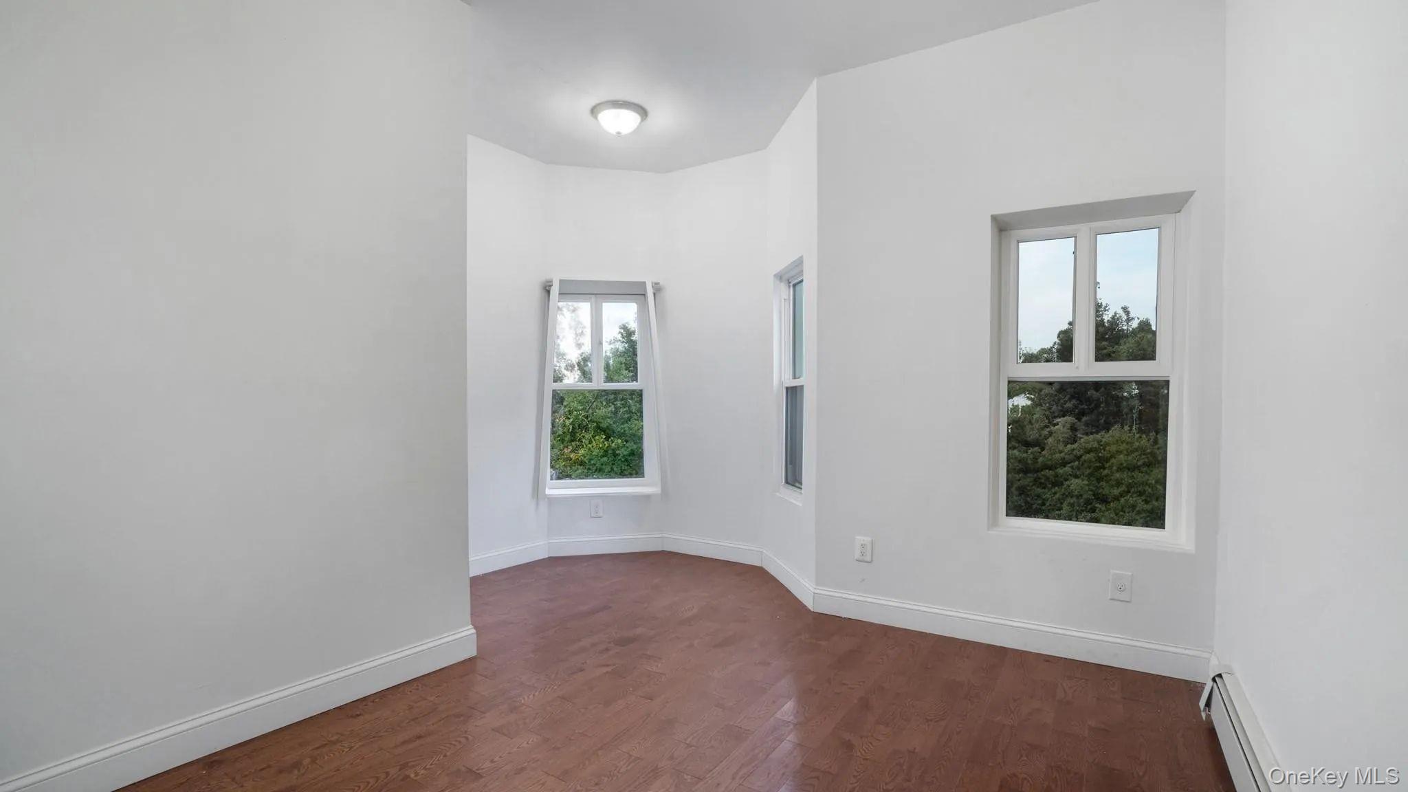 1823 Anthony Avenue – For Sale photo 8