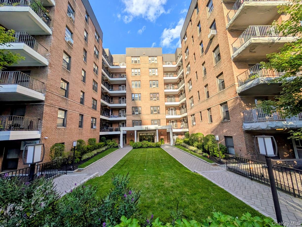 16 Broadway N, Unit 1C photo 2