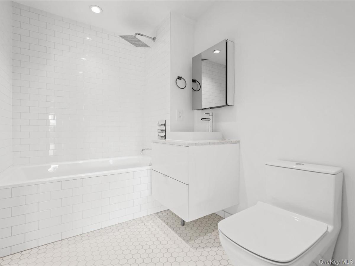 651 New York Avenue, Unit 503 photo 8