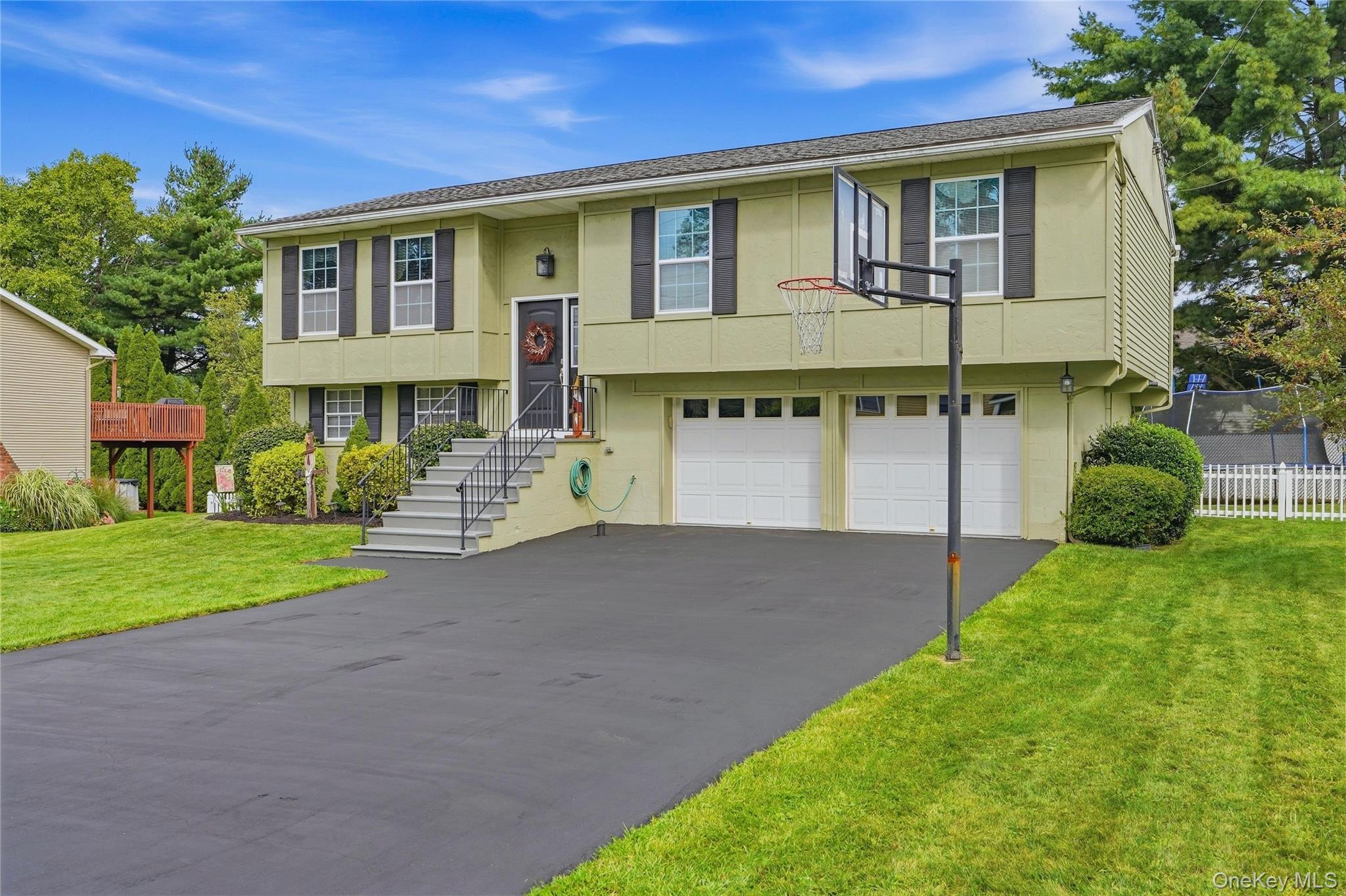 38 Genesee Avenue – For Sale photo 2