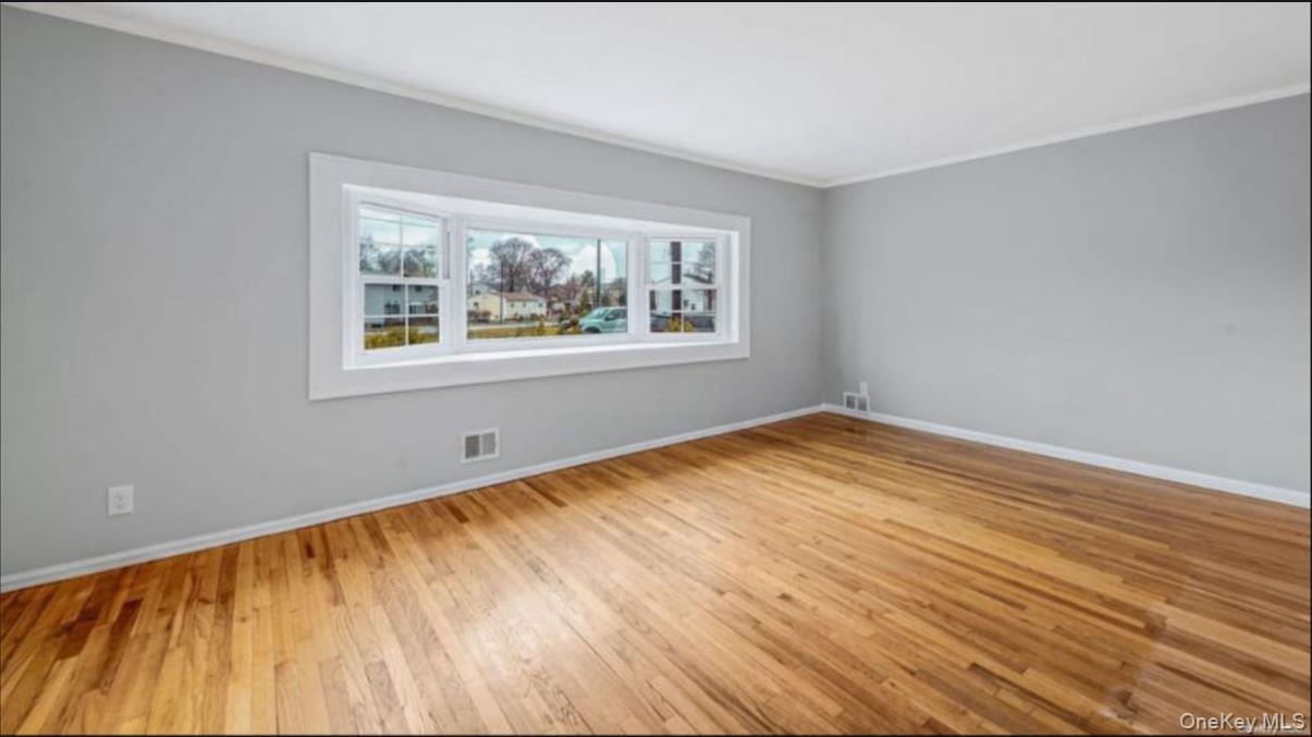 196 Westbury Boulevard – For Sale photo 2