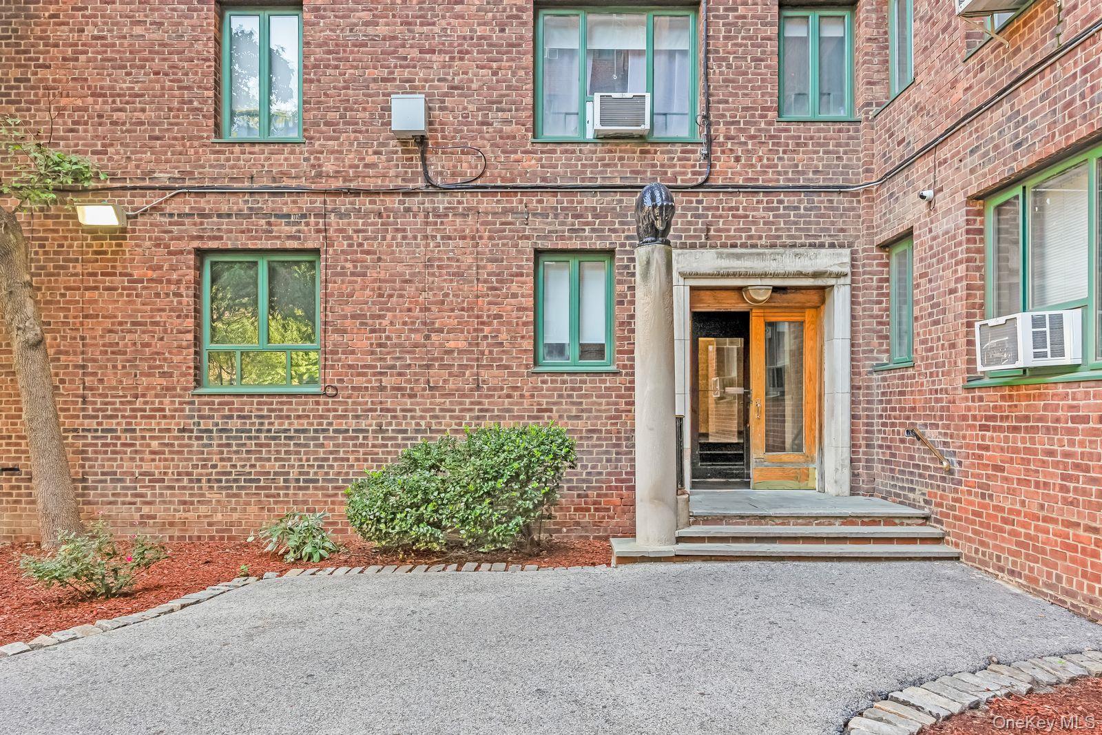 1560 Metropolitan Avenue, Unit 5B