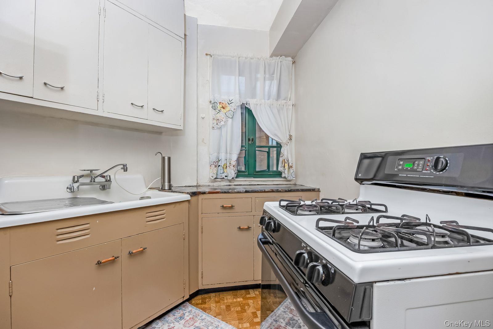 1560 Metropolitan Avenue, Unit 5B photo 11