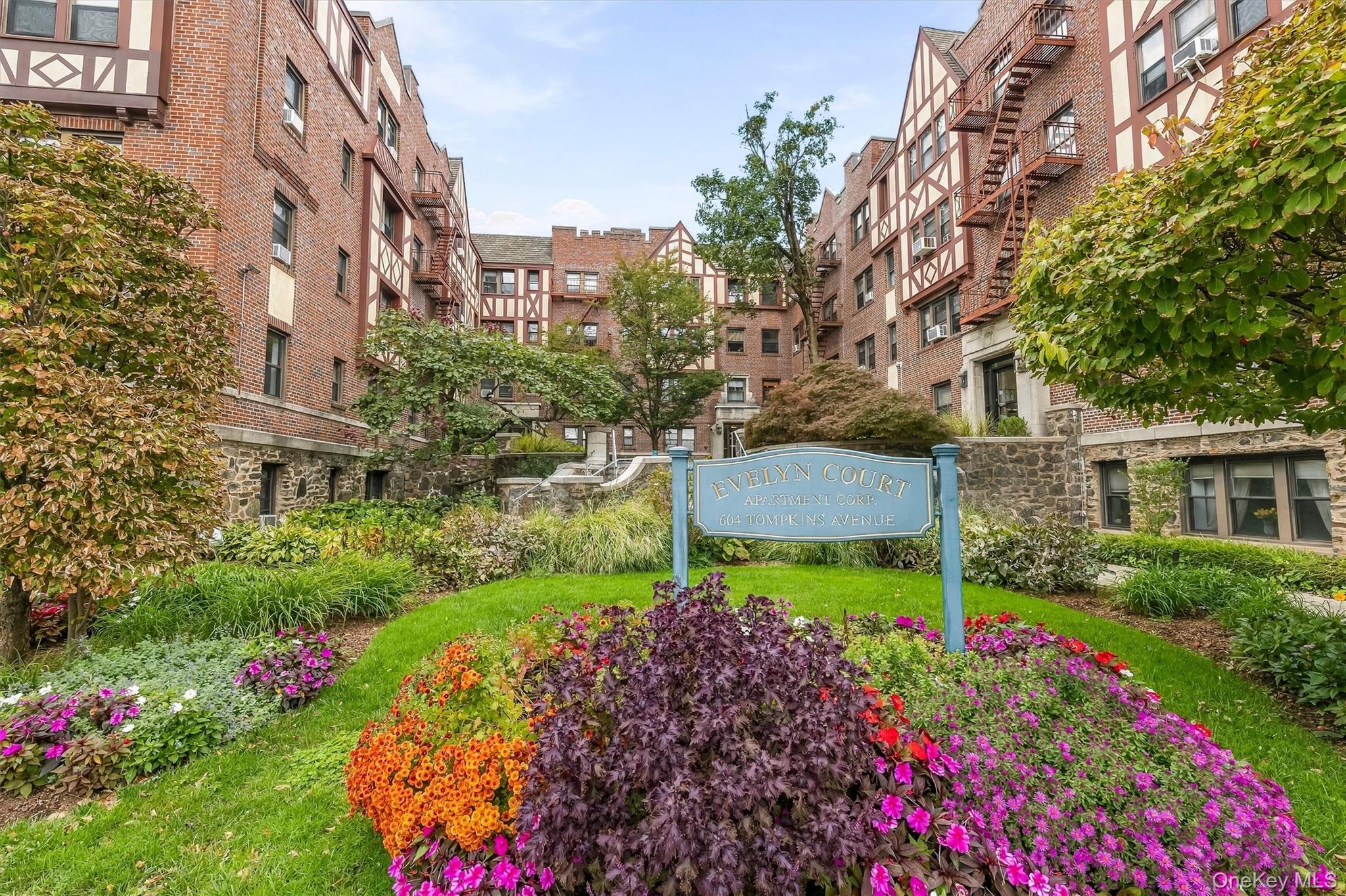 604 Tompkins Alley, Unit B15
