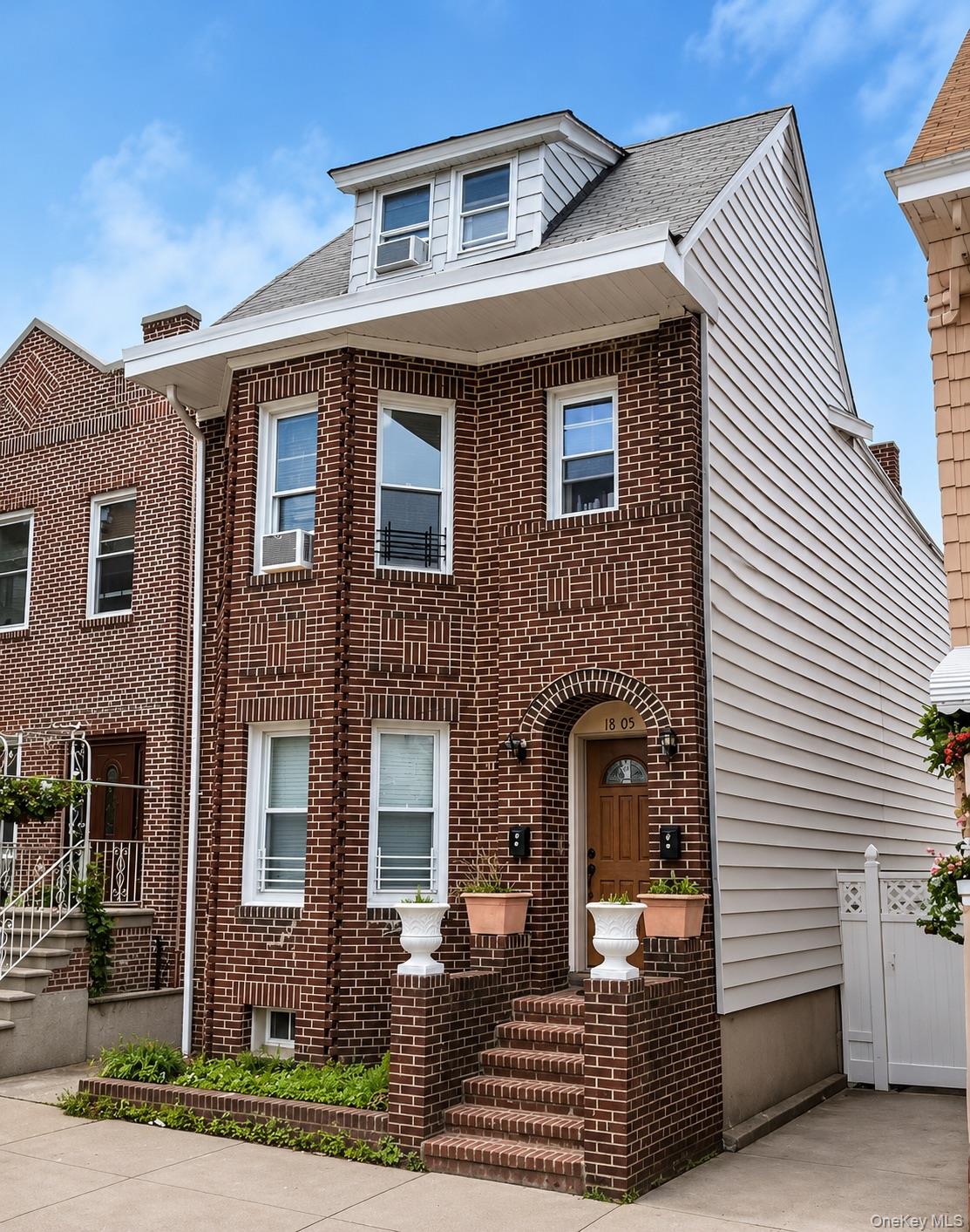 1805 Mulford Avenue – For Sale